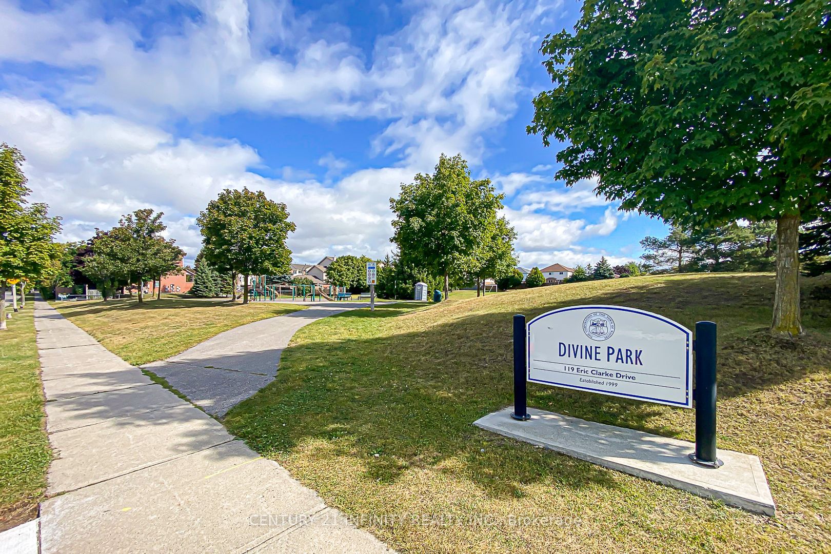 77 Sandford Cres