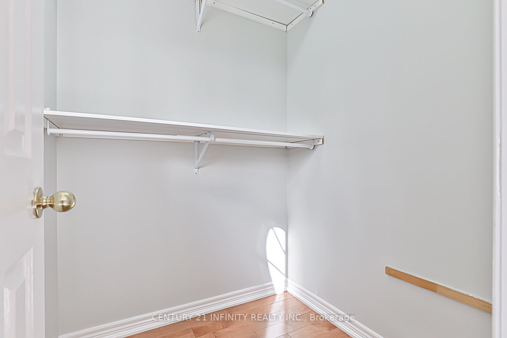77 Sandford Cres