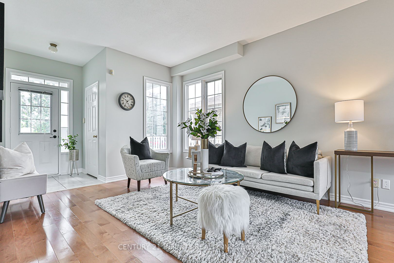 77 Sandford Cres