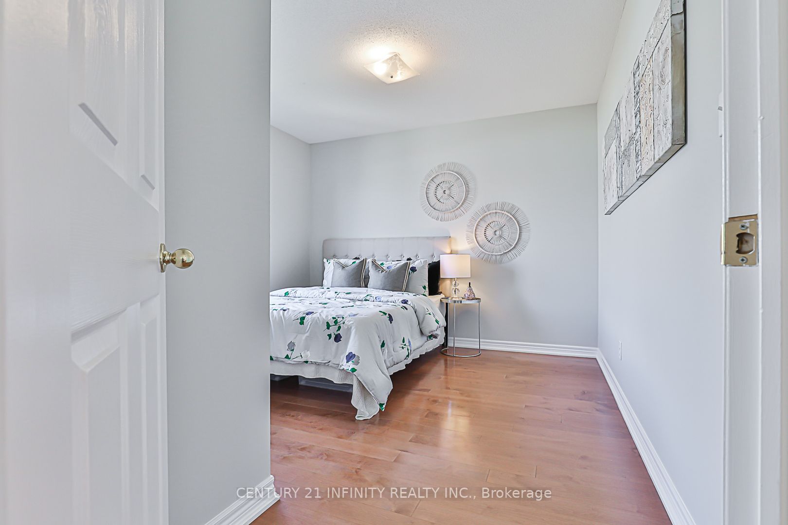 77 Sandford Cres