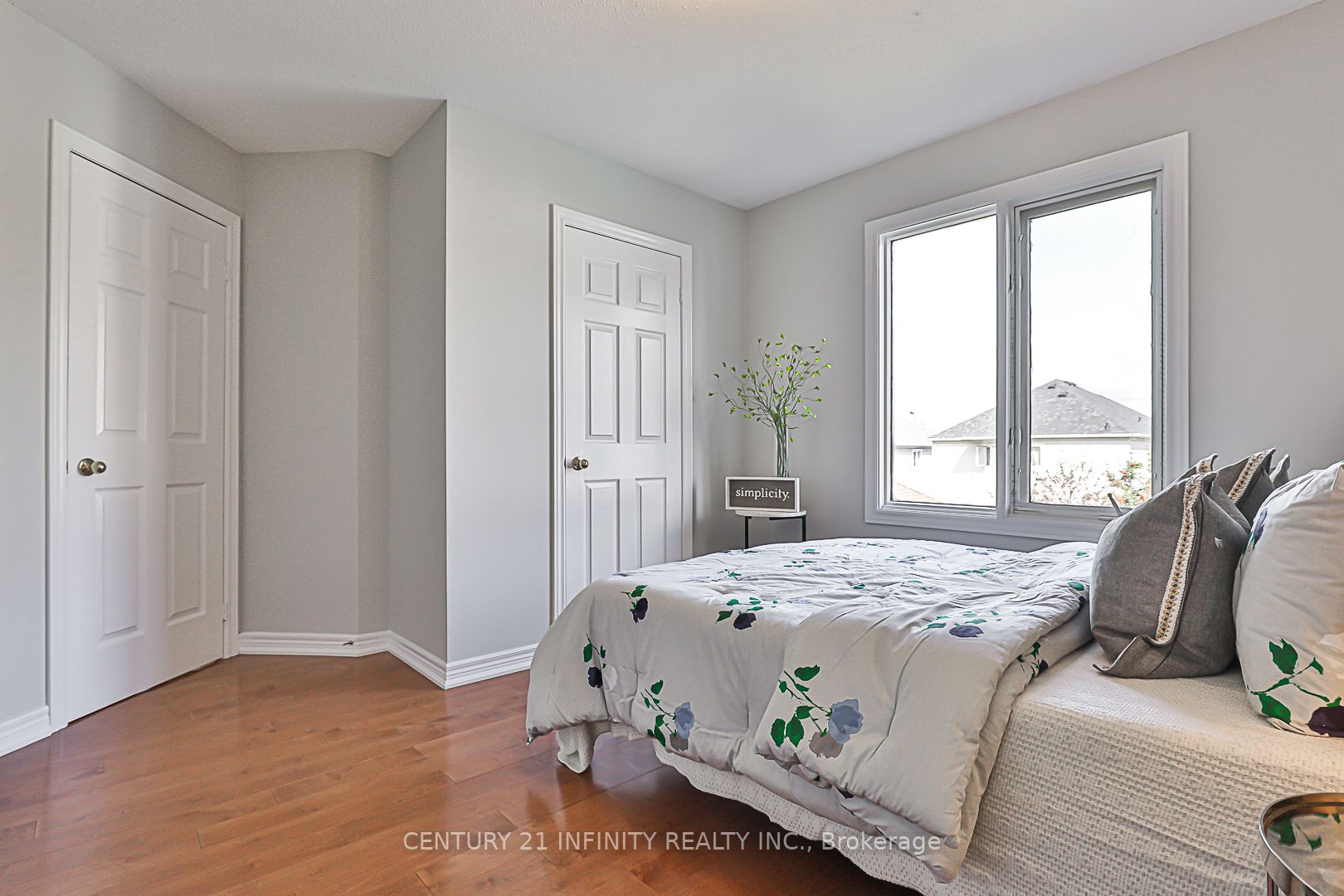 77 Sandford Cres