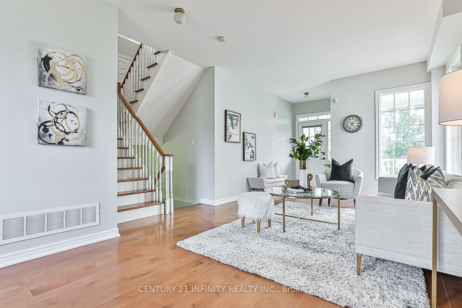 77 Sandford Cres