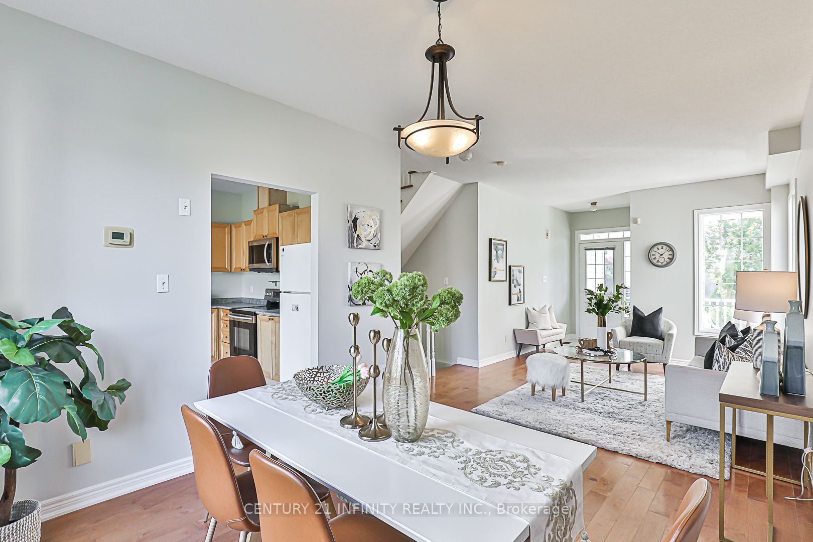 77 Sandford Cres
