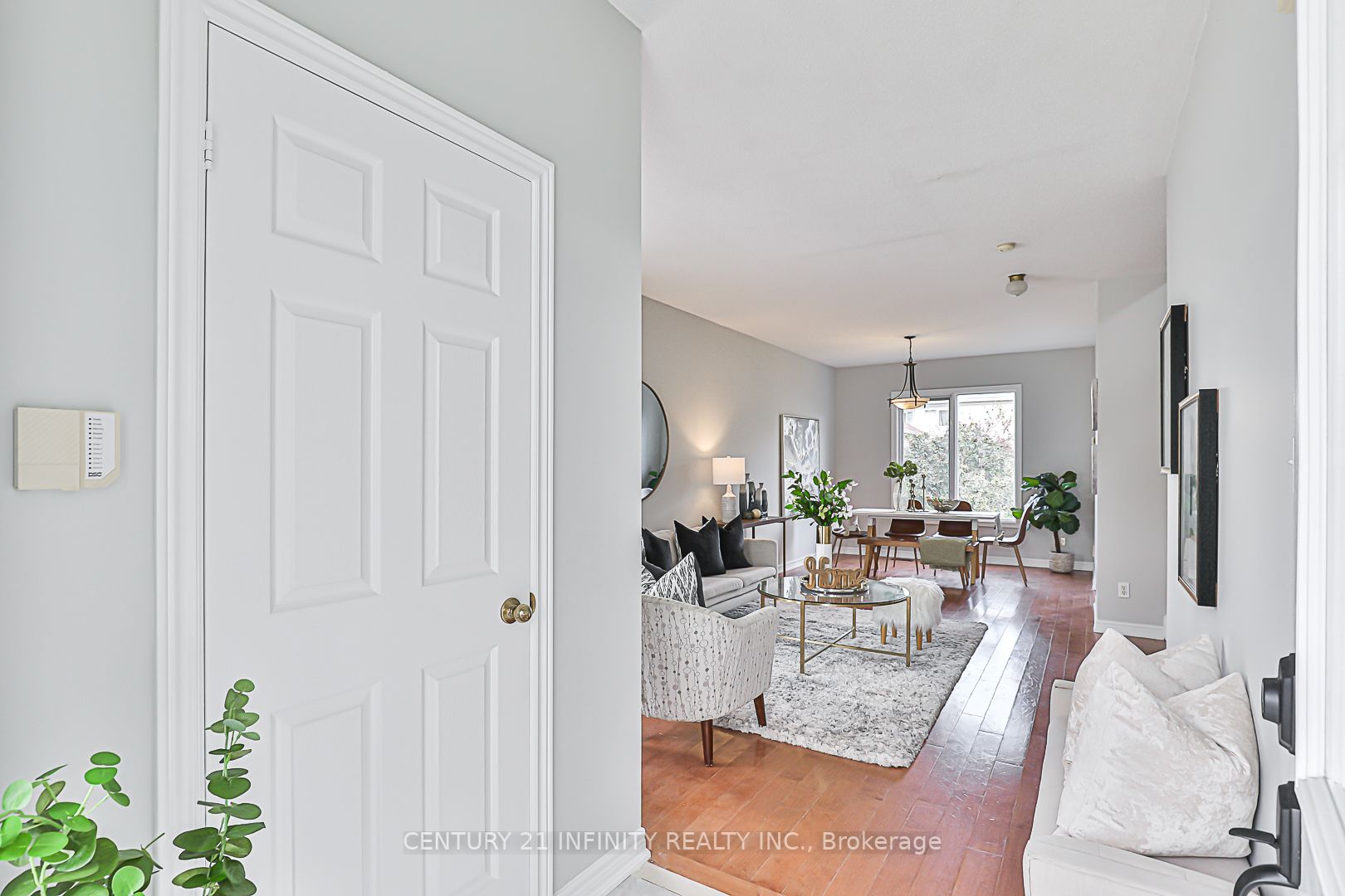 77 Sandford Cres