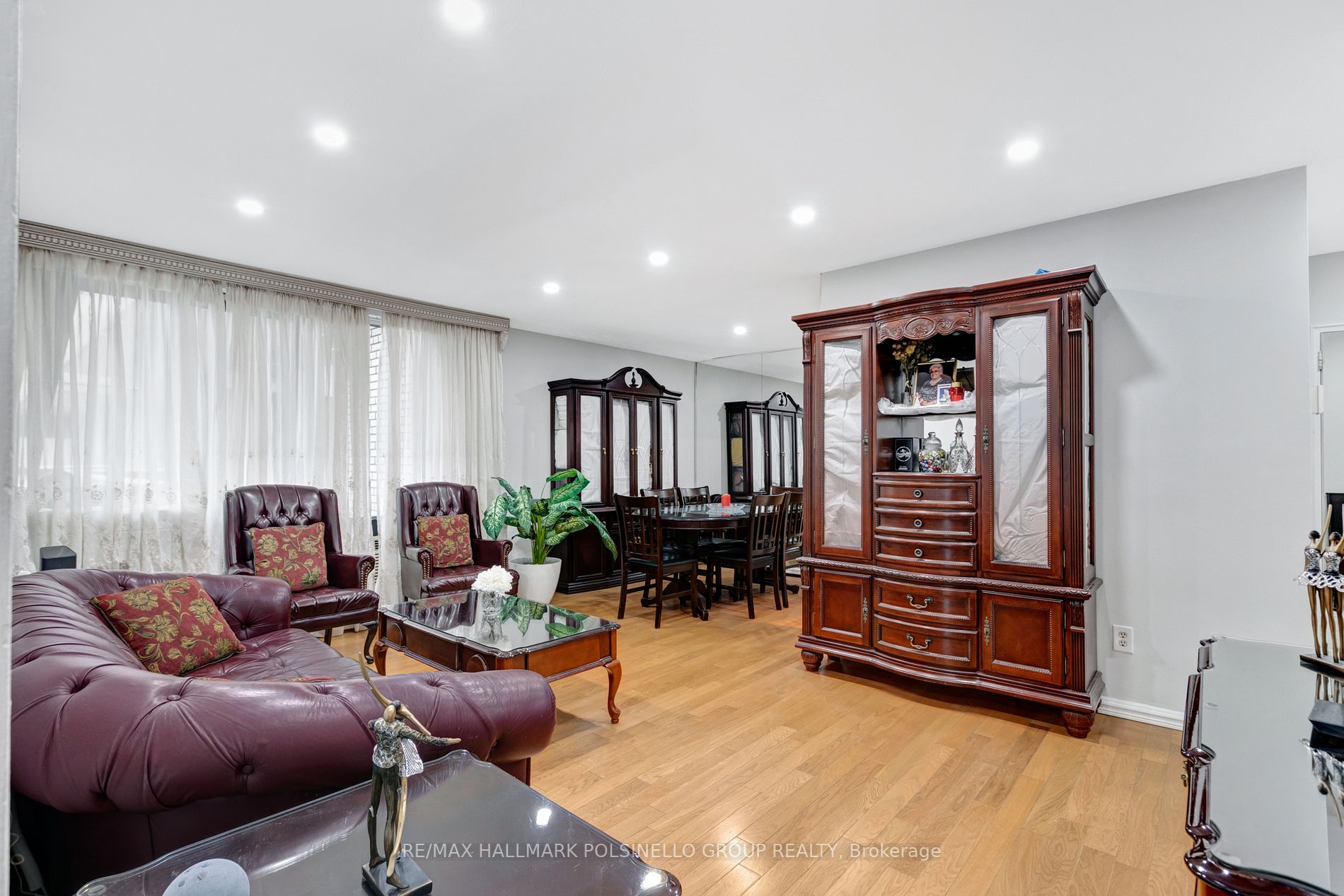 915 Midland Ave N, #403