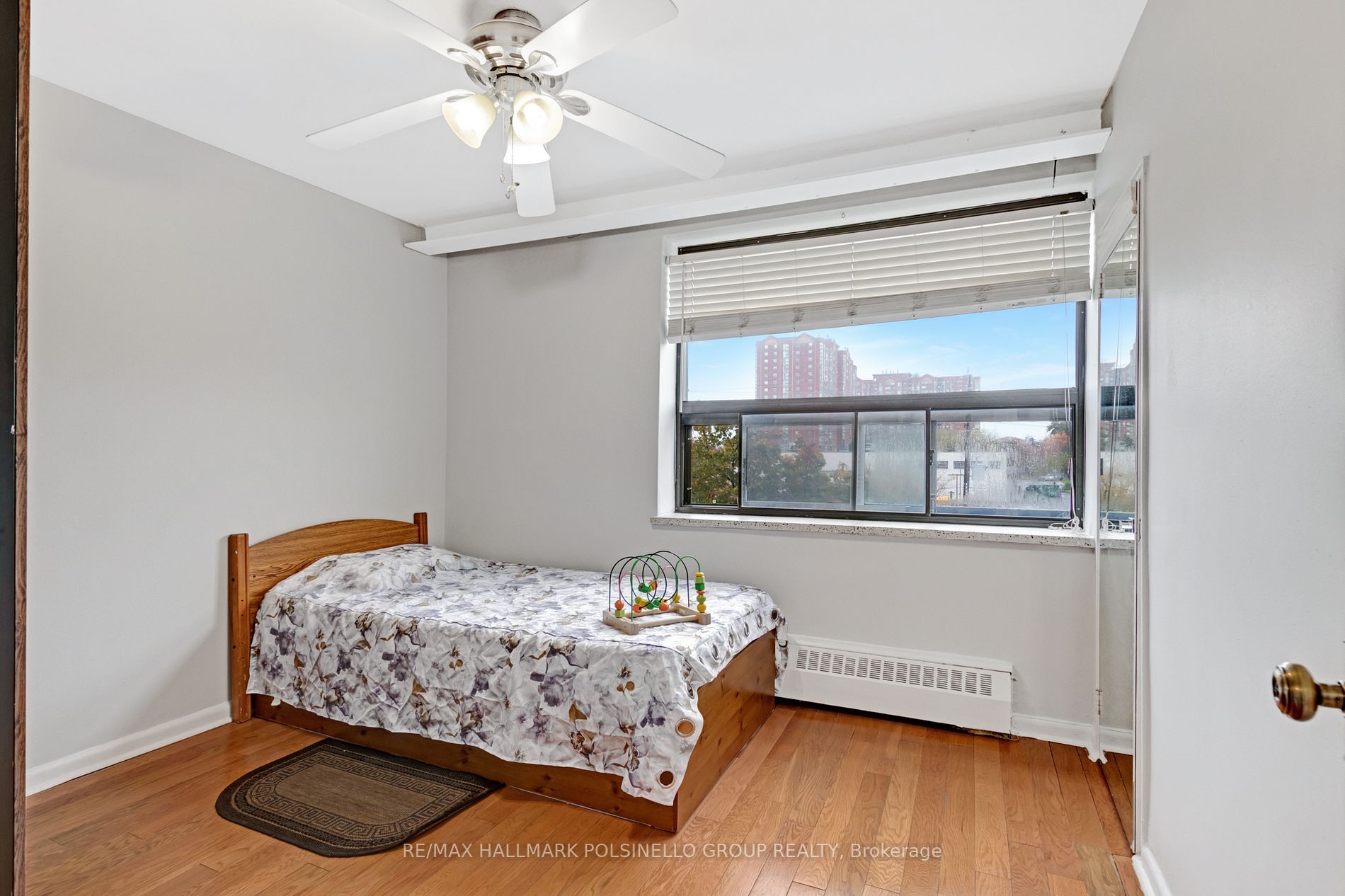 915 Midland Ave N, #403