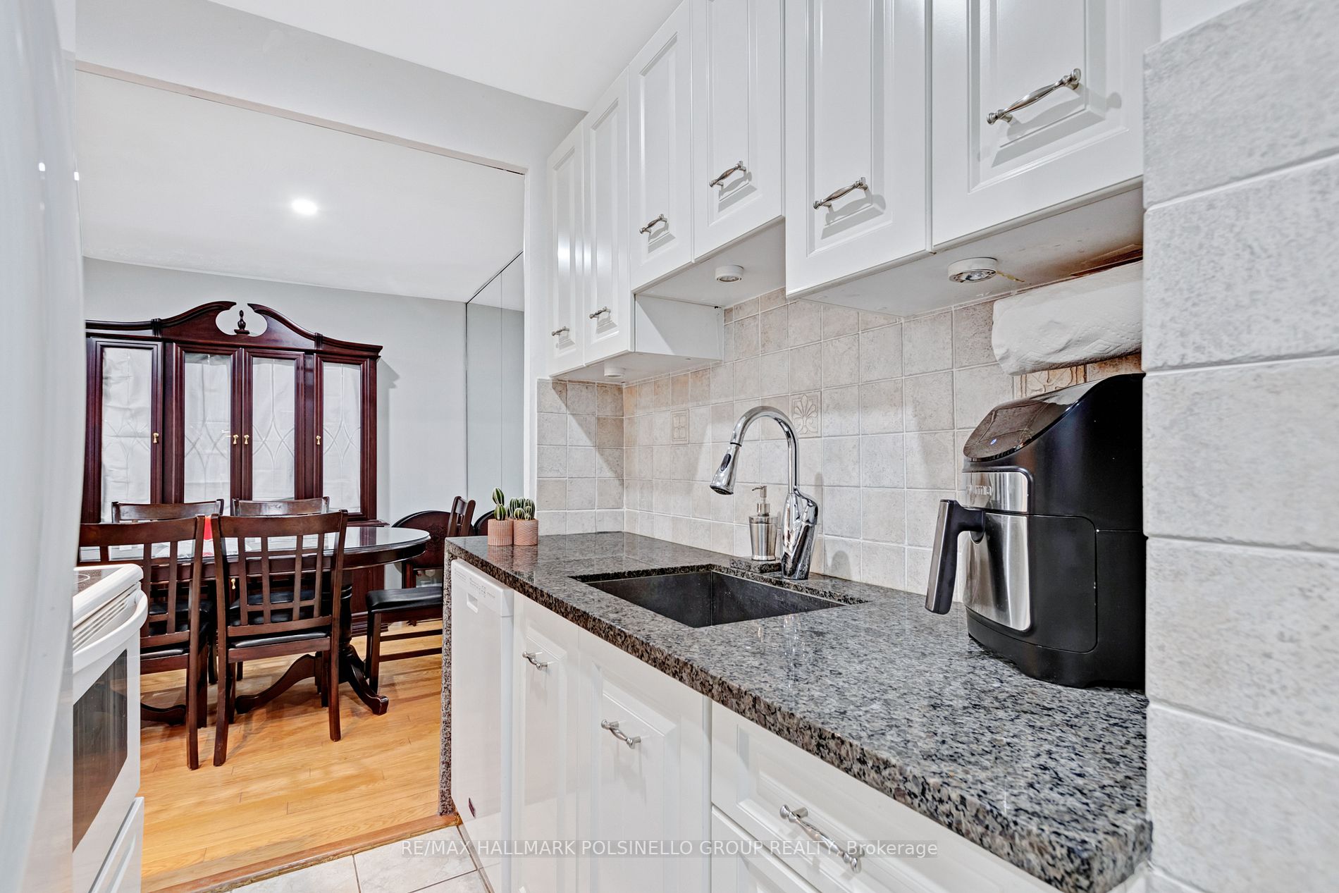 915 Midland Ave N, #403