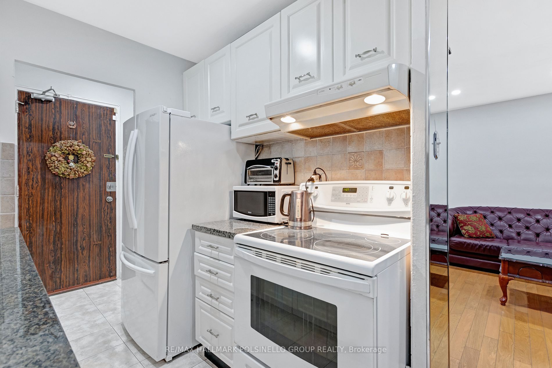 915 Midland Ave N, #403