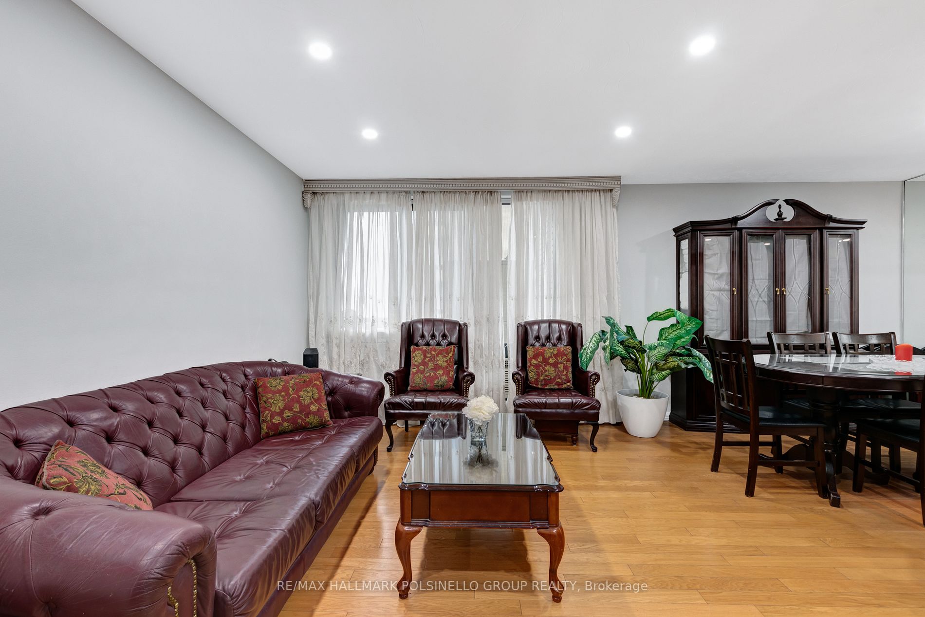 915 Midland Ave N, #403