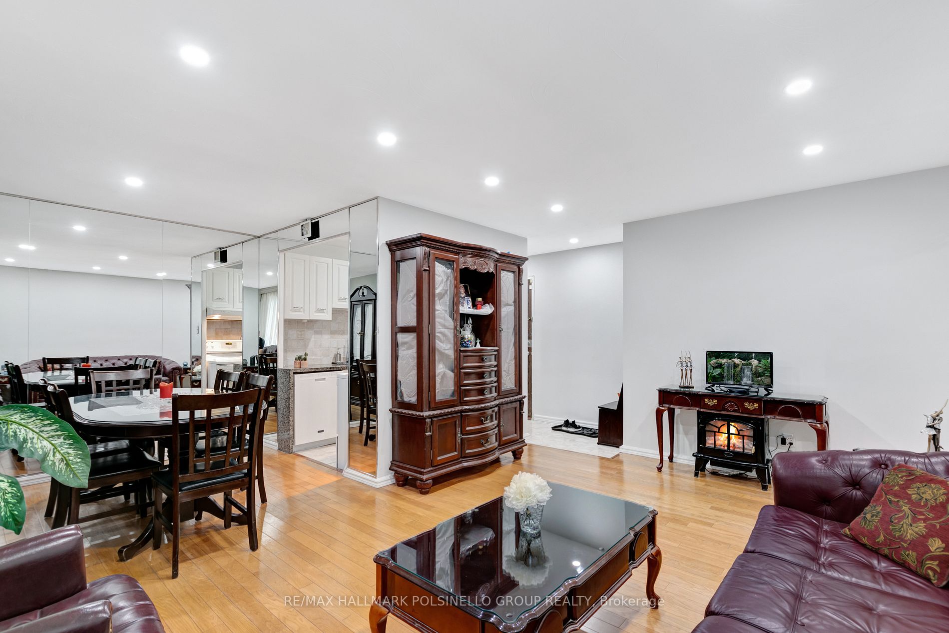 915 Midland Ave N, #403