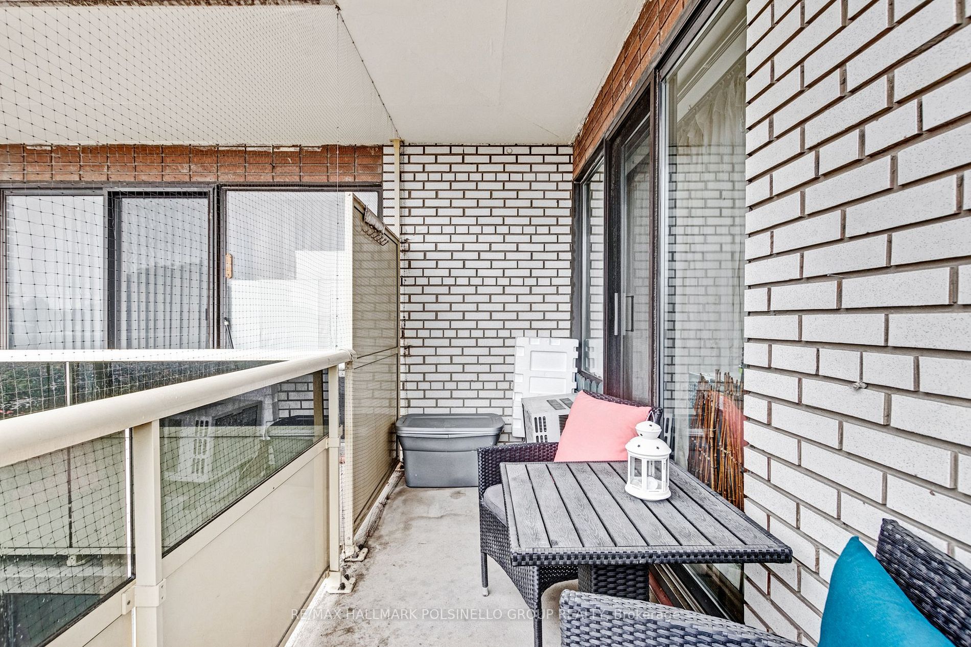 915 Midland Ave N, #403