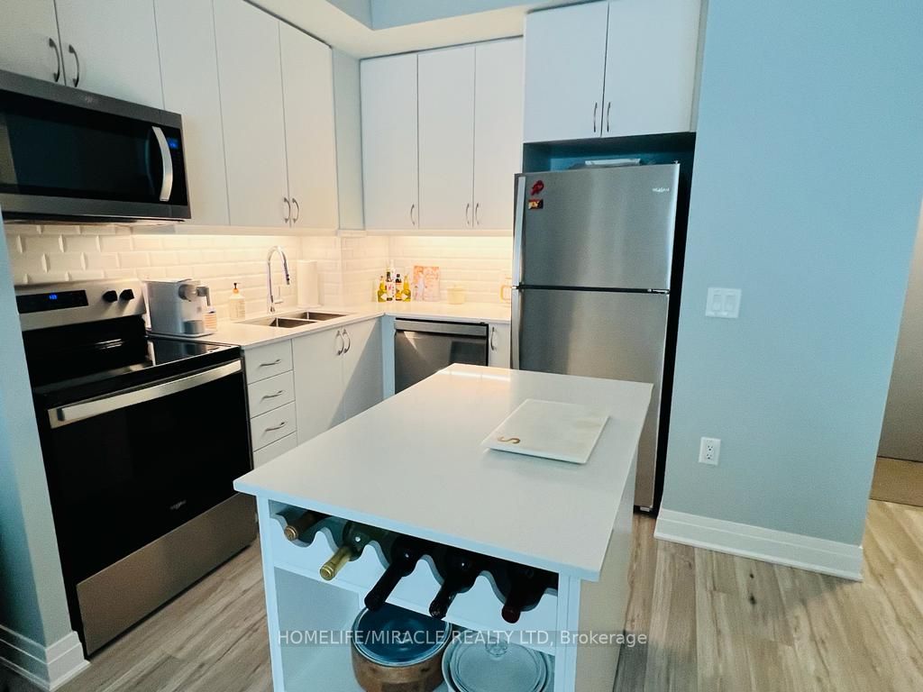 3220 Sheppard Avenue E #809