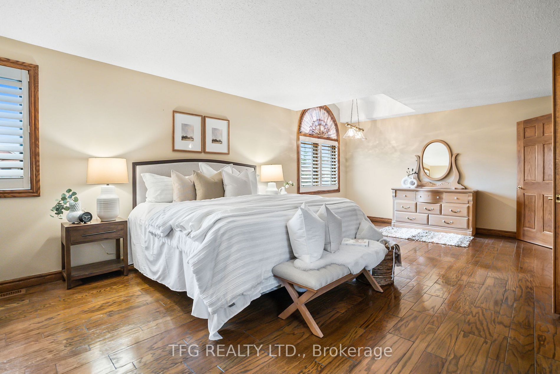 23 Kingswood Dr