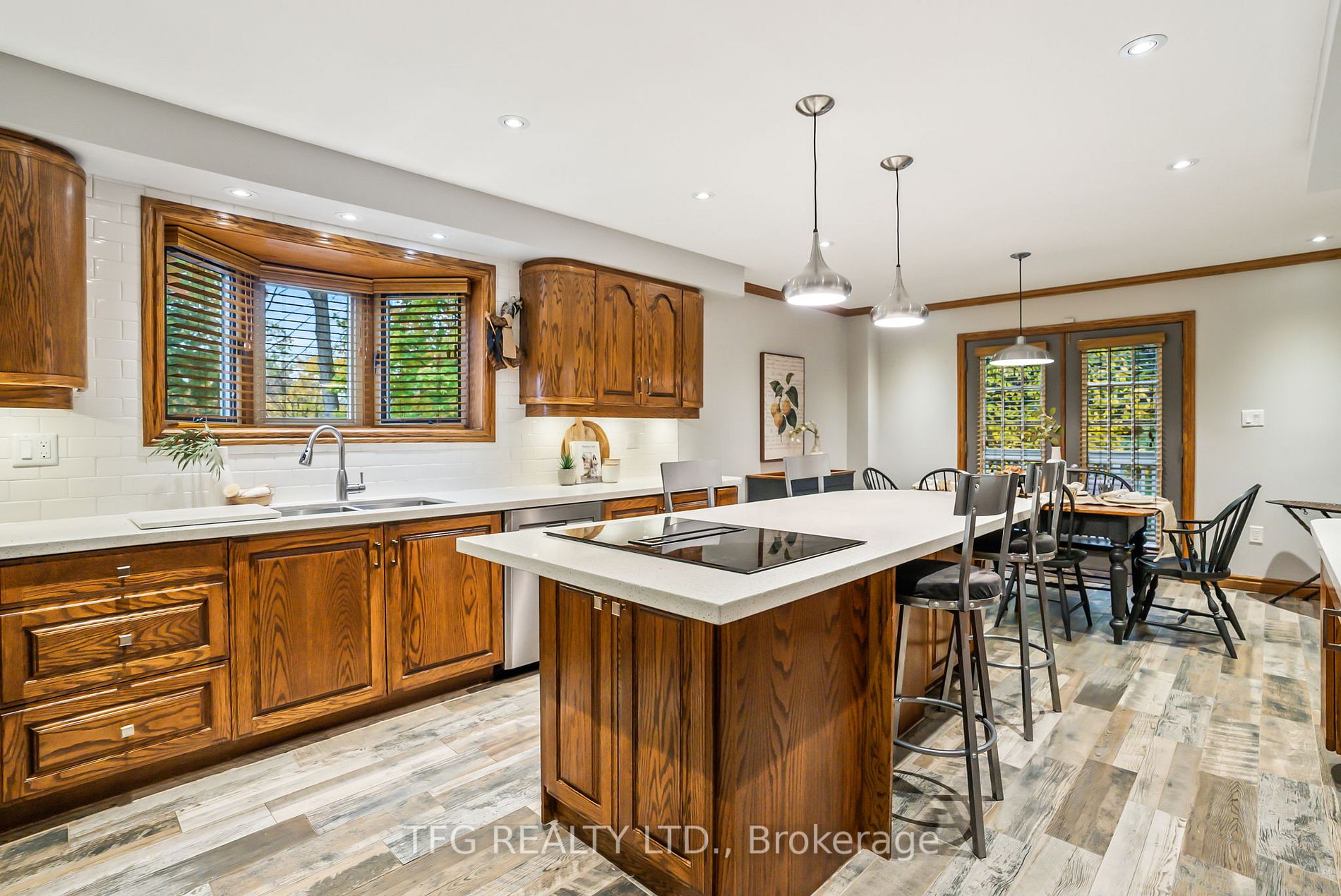 23 Kingswood Dr