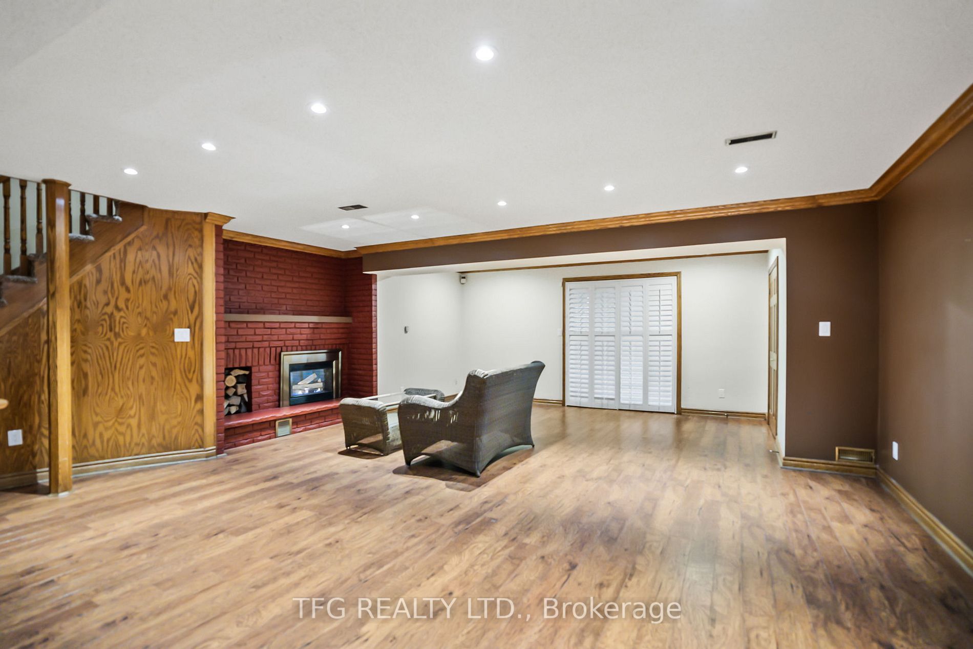 23 Kingswood Dr