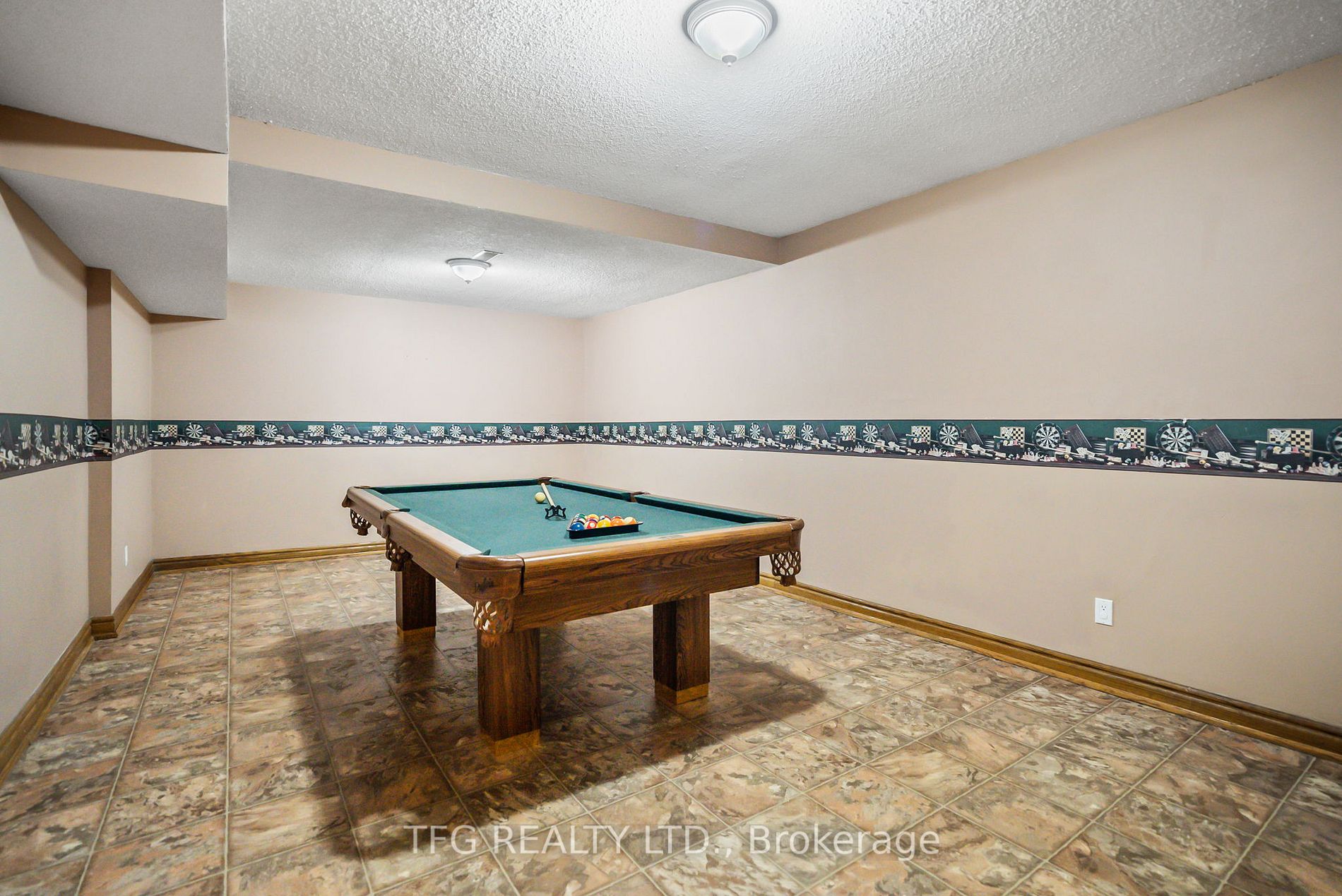 23 Kingswood Dr