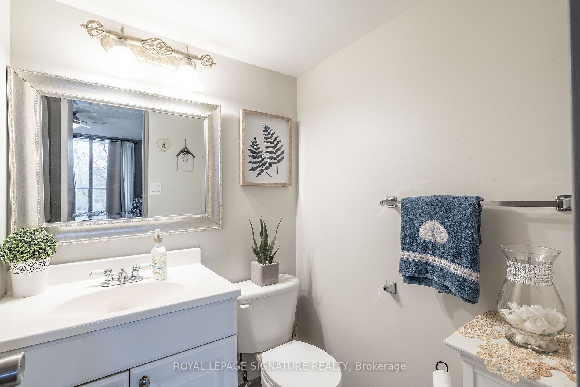 92 Church St S, #301