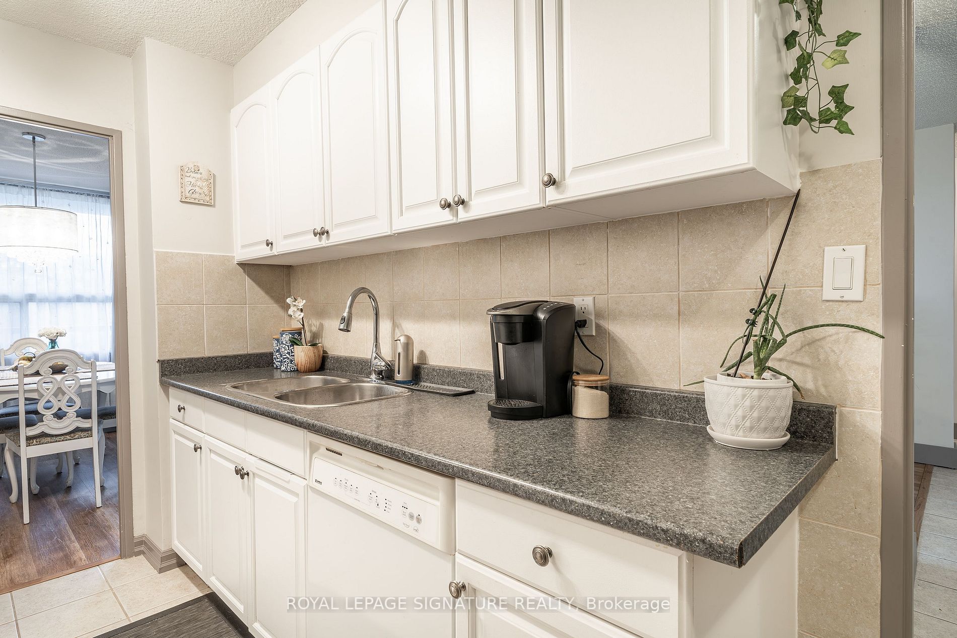 92 Church St S, #301