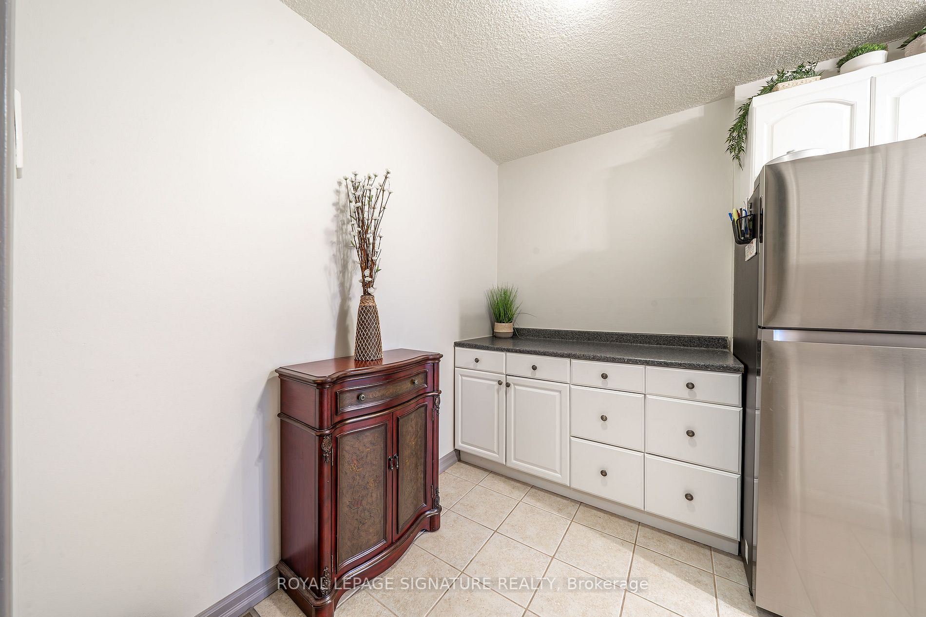 92 Church St S, #301