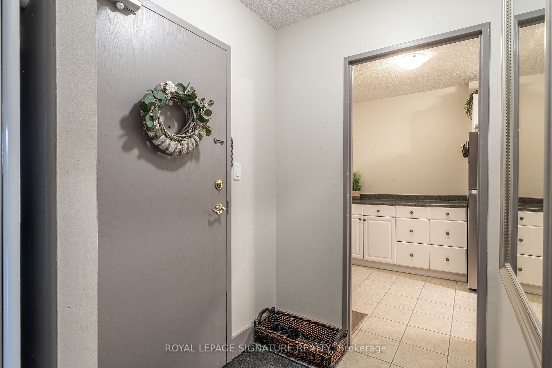 92 Church St S, #301