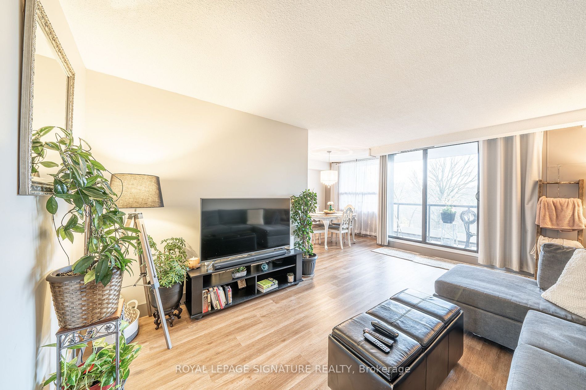 92 Church St S, #301