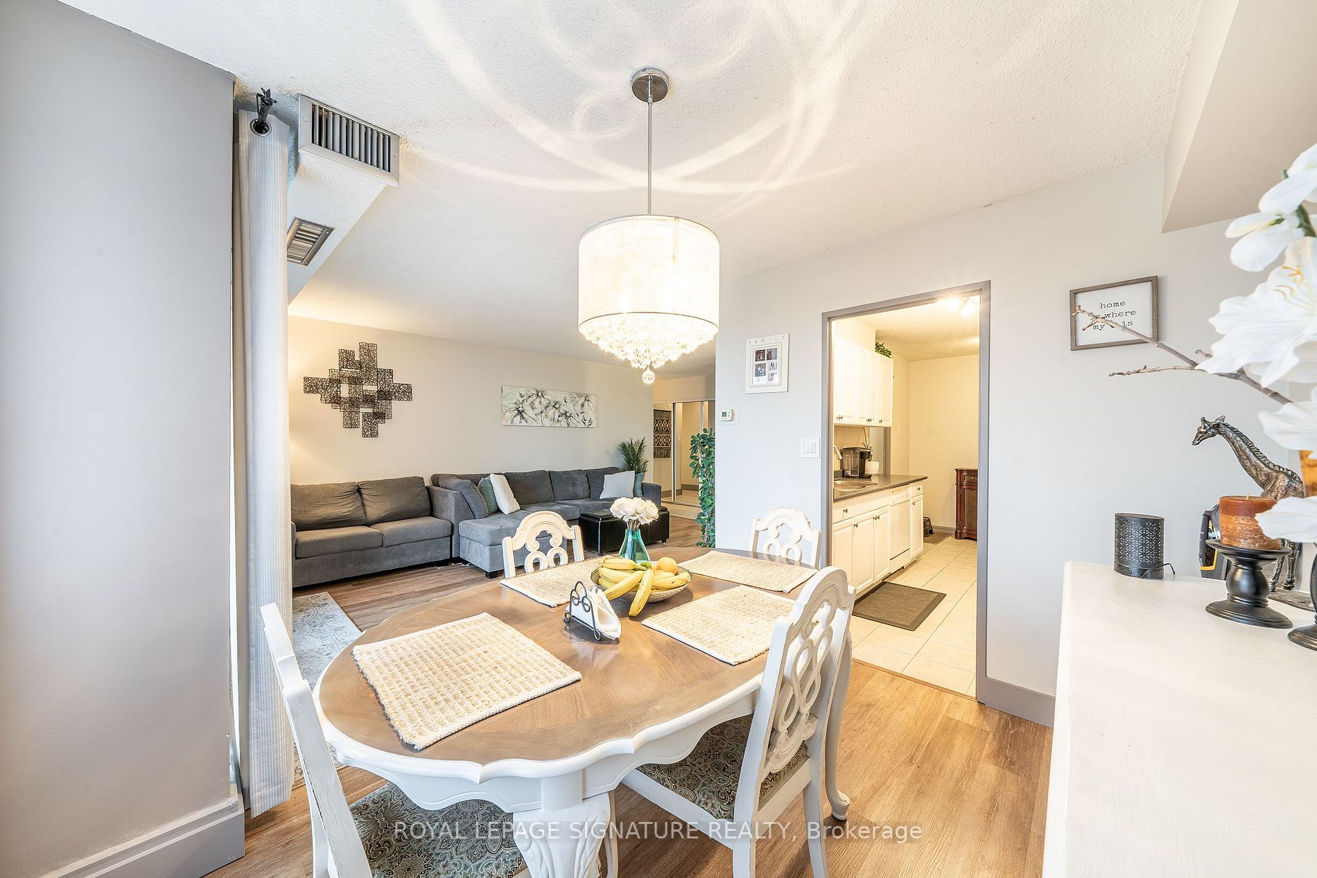 92 Church St S, #301