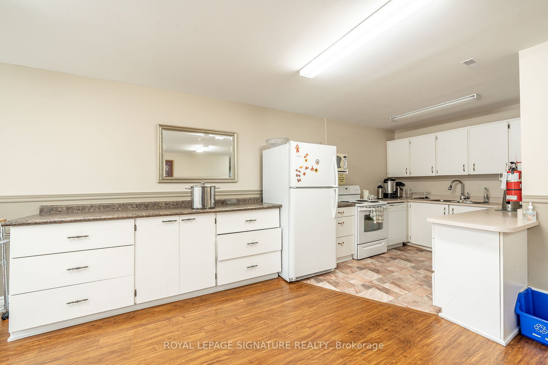 92 Church St S, #301