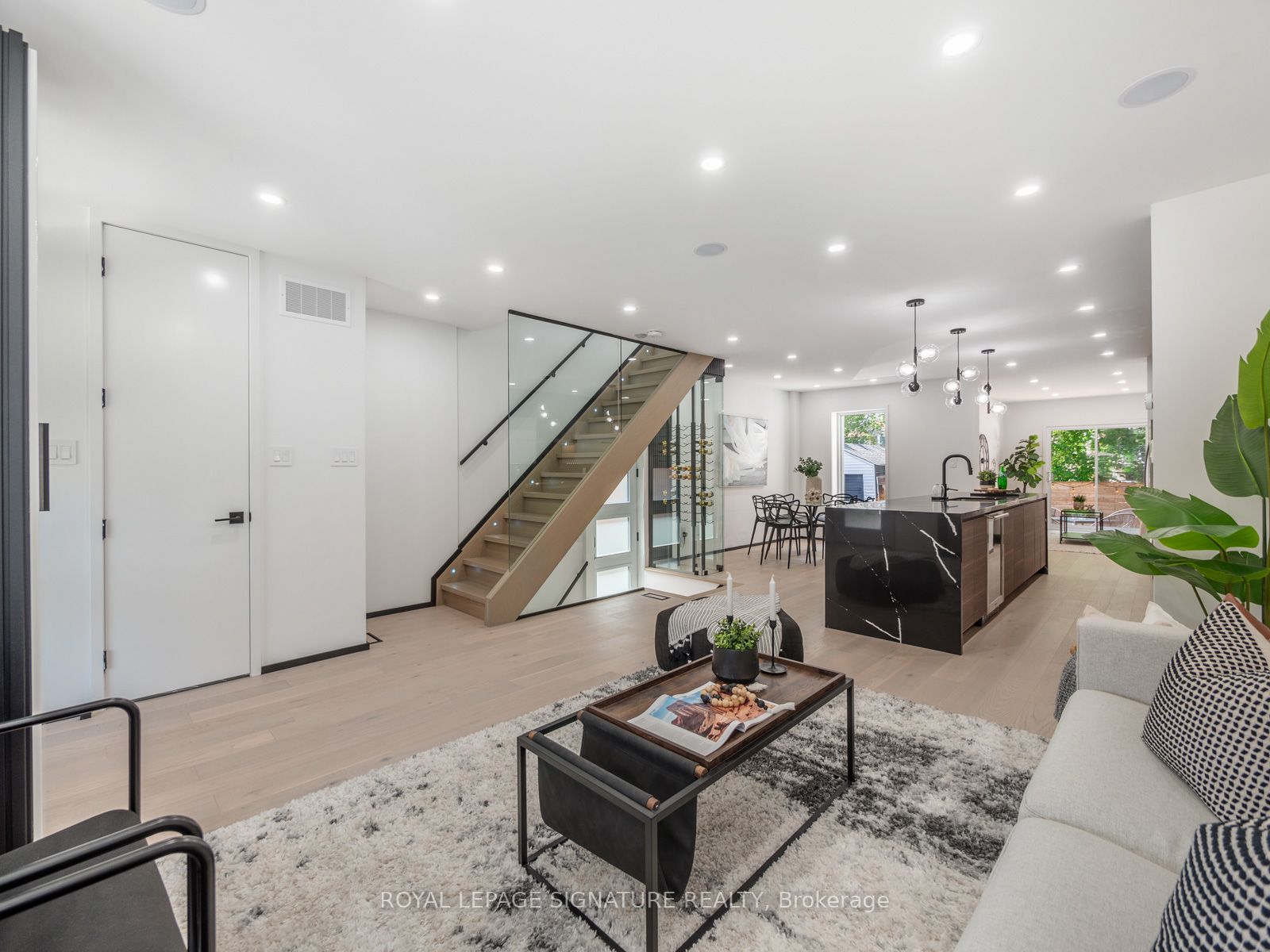 186 Oak Park Ave