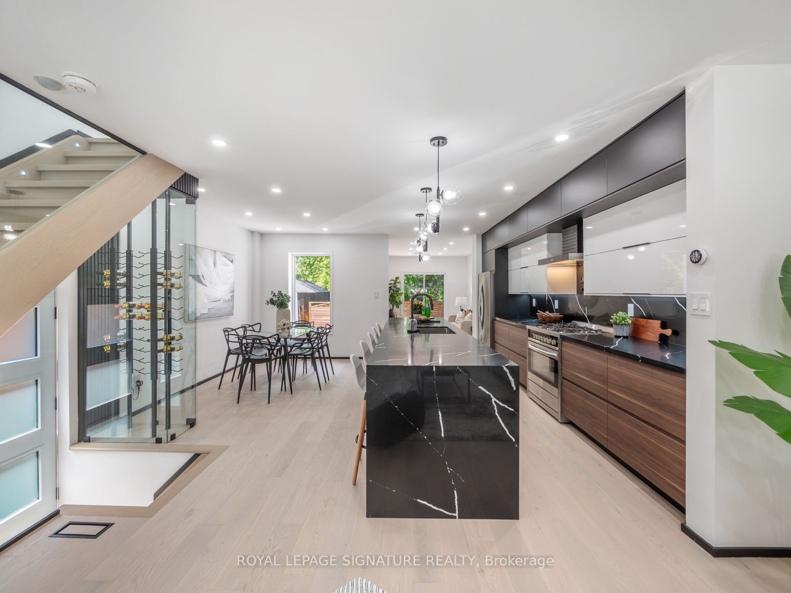 186 Oak Park Ave