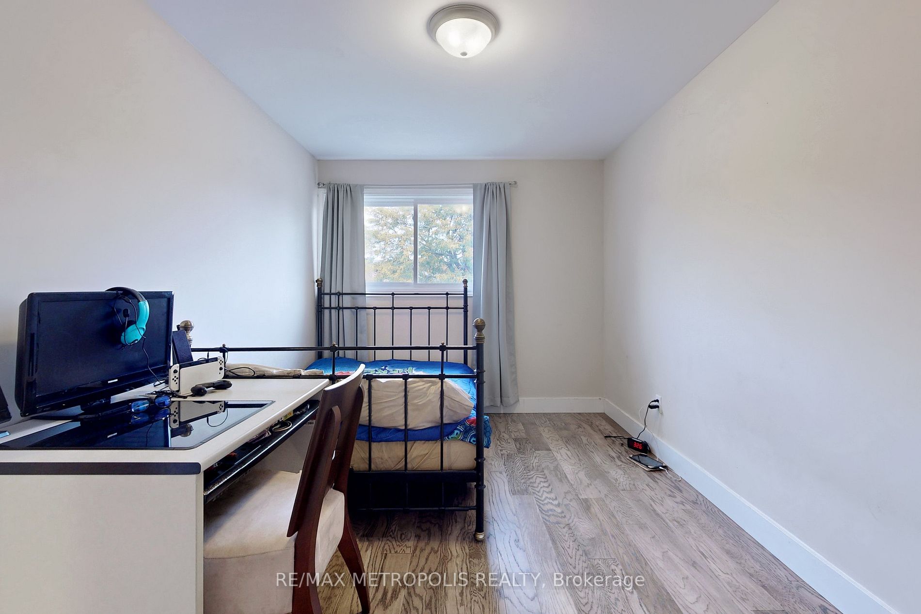 119 Deanscroft Sq