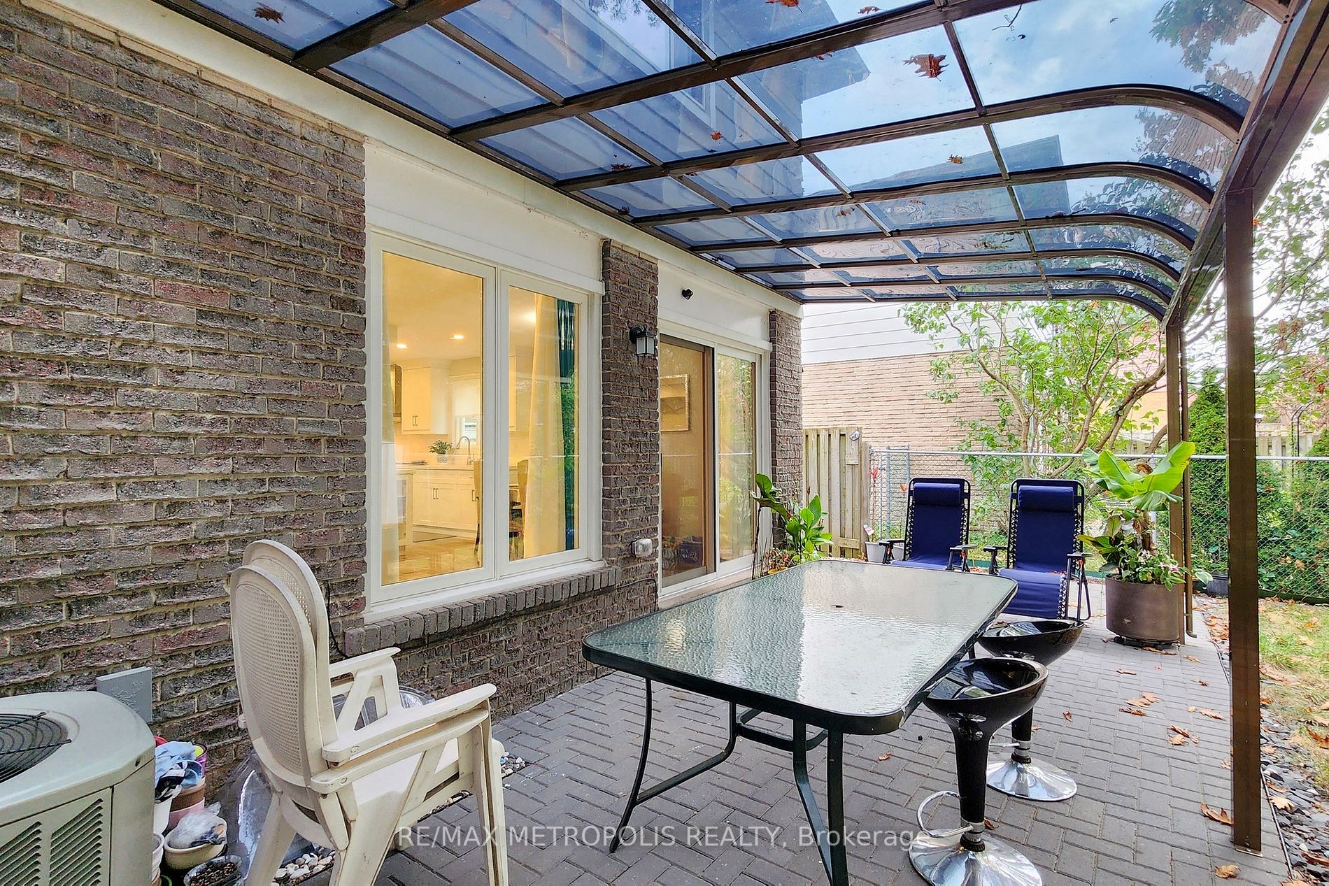 119 Deanscroft Sq