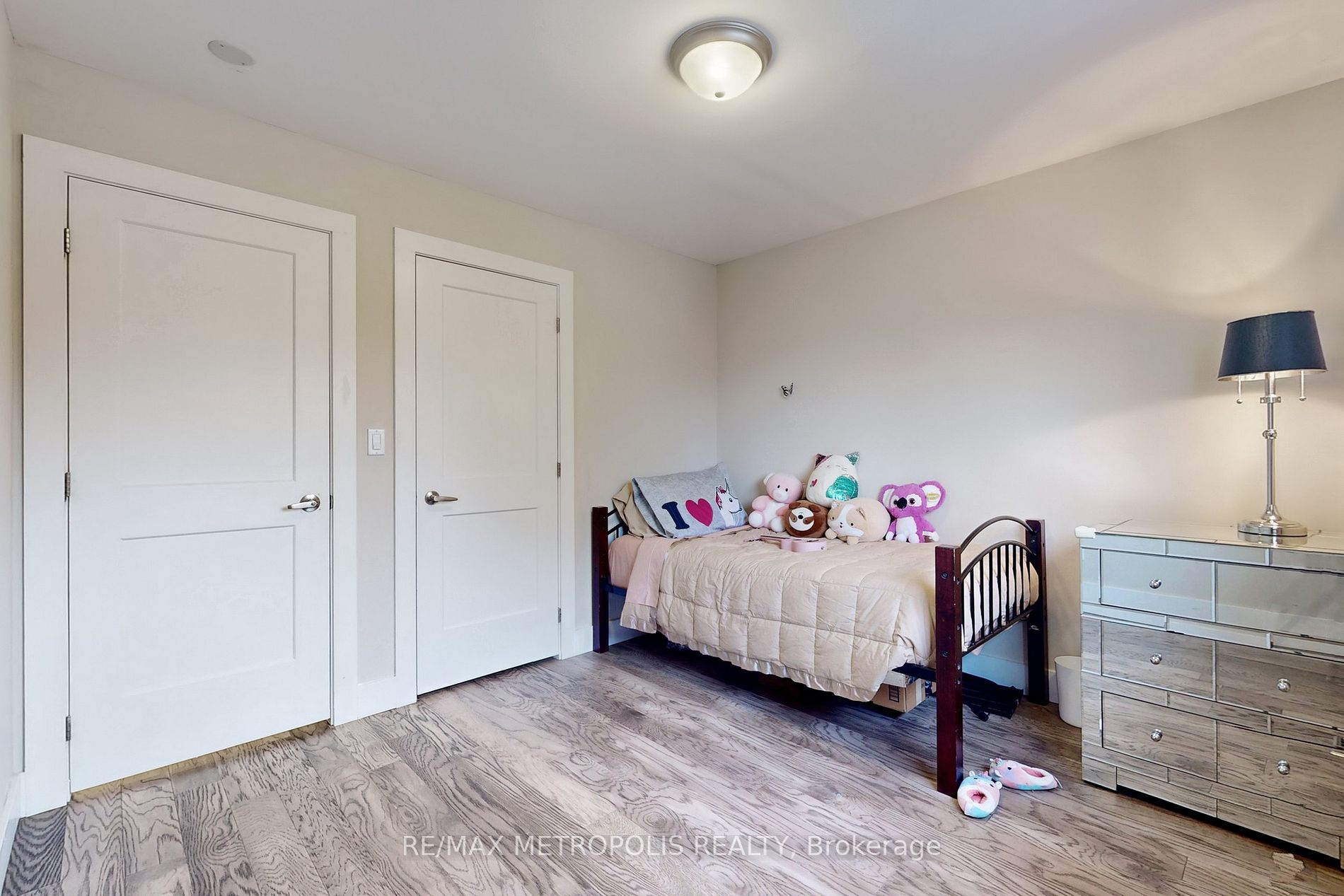 119 Deanscroft Sq
