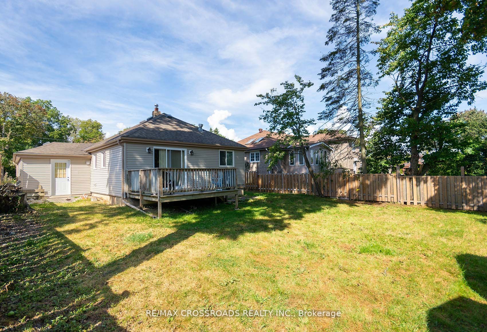 735 Hillcrest Rd