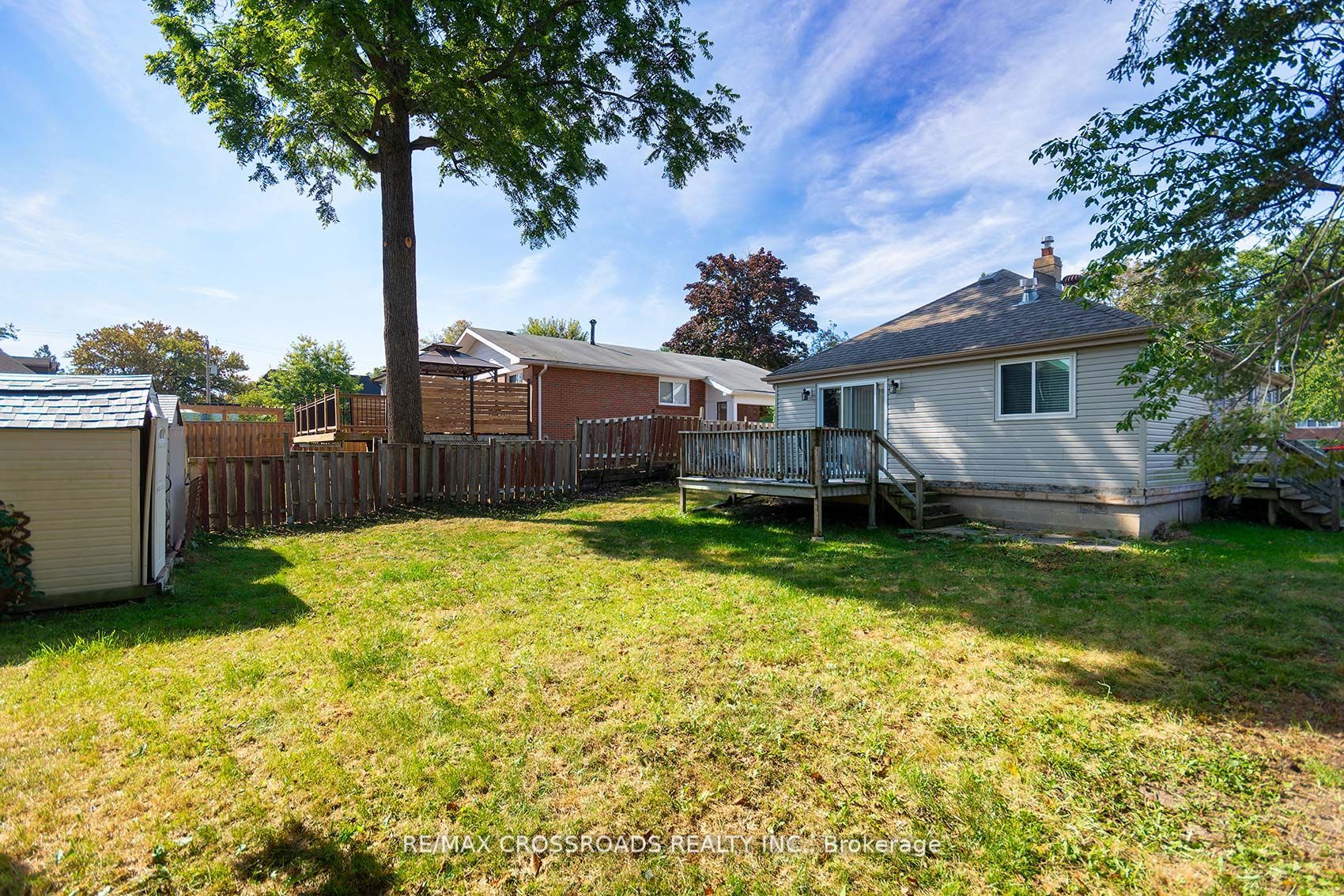735 Hillcrest Rd