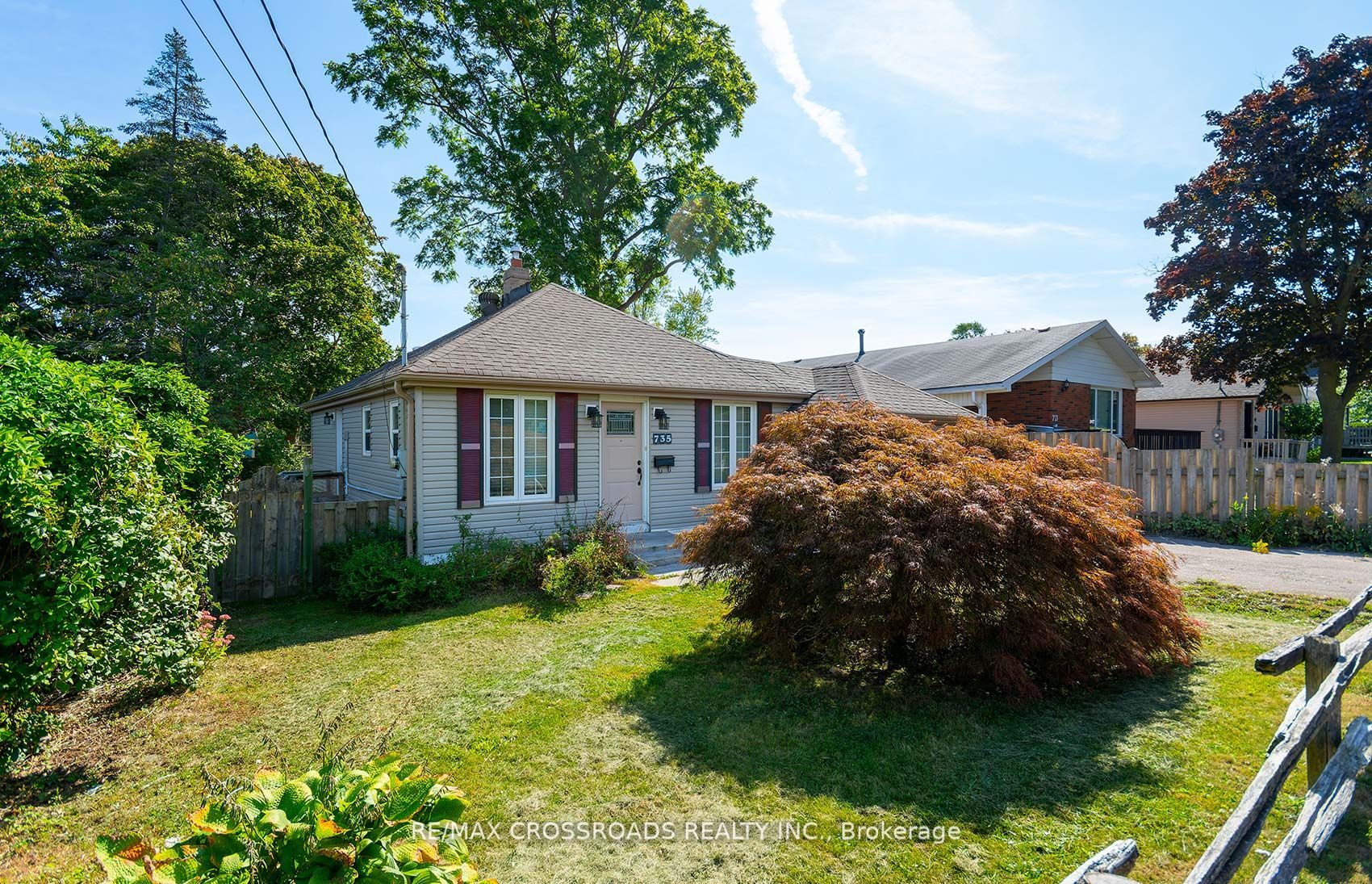 735 Hillcrest Rd