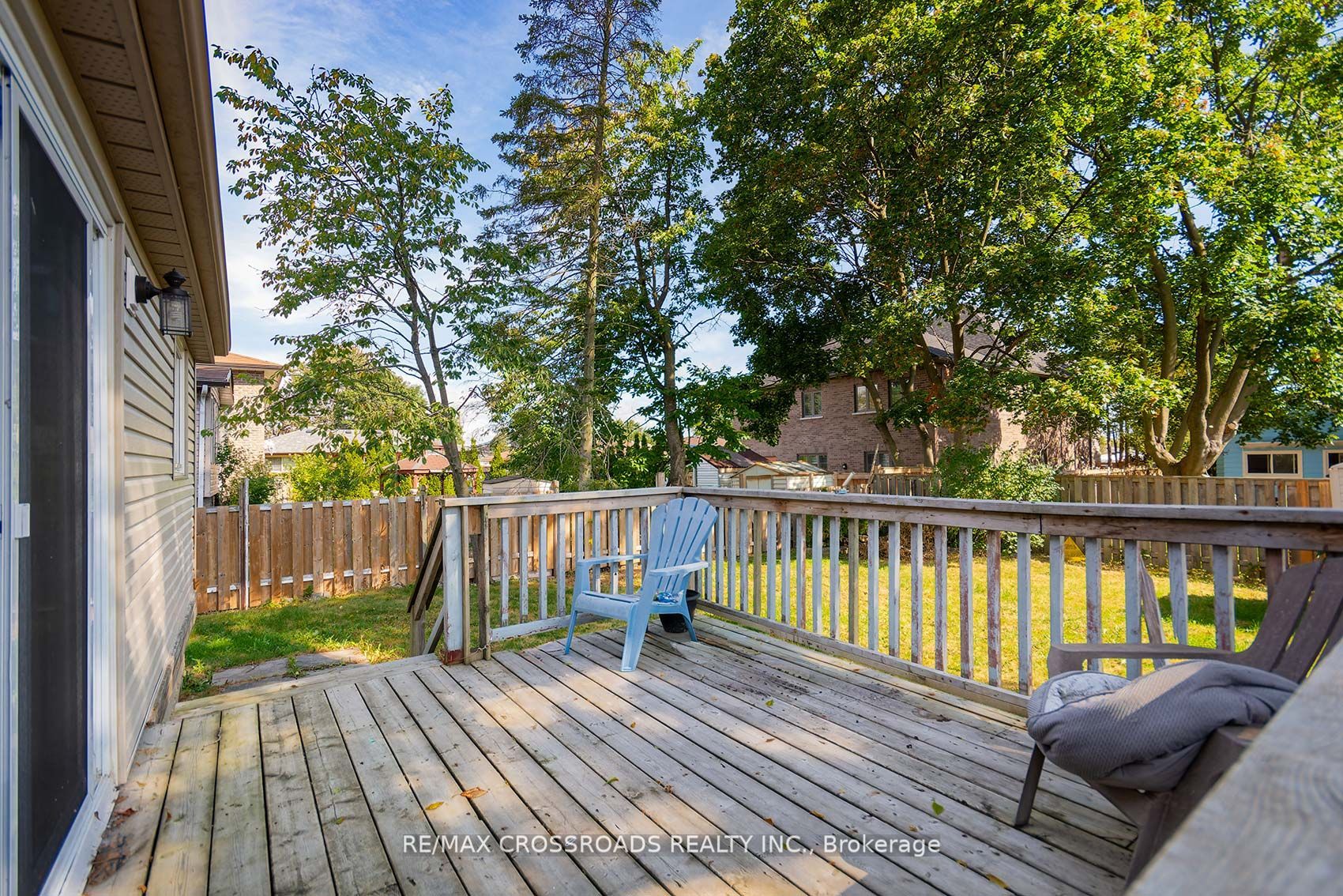 735 Hillcrest Rd