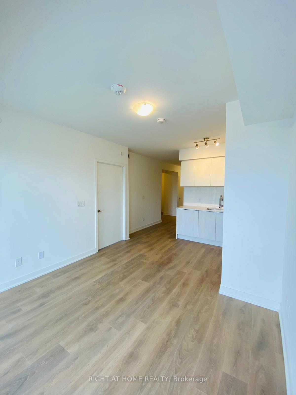 2033 Kennedy Rd Rd, #316