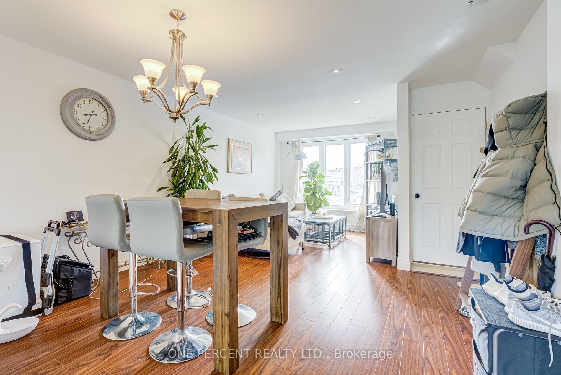 702A Krosno Blvd