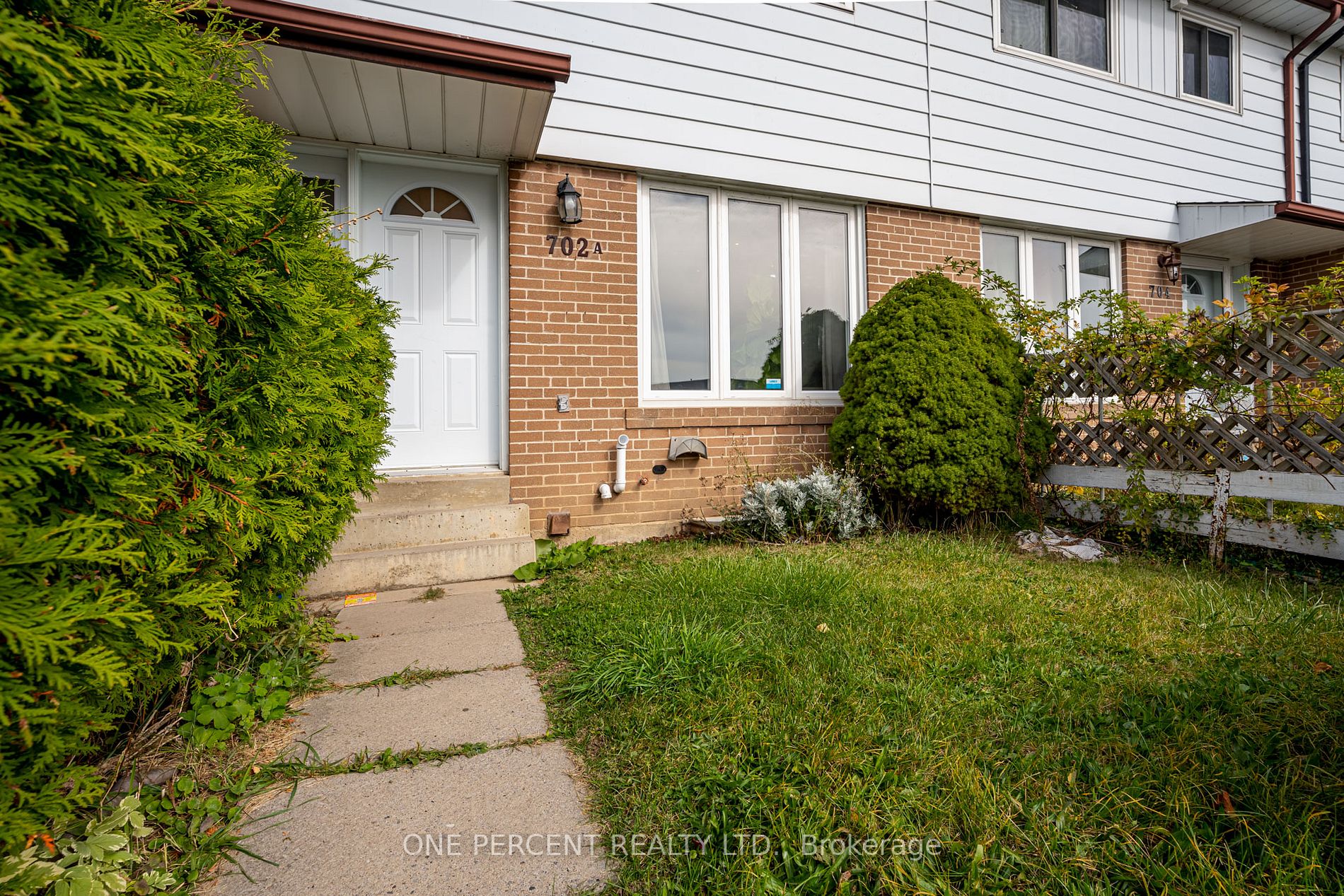 702A Krosno Blvd