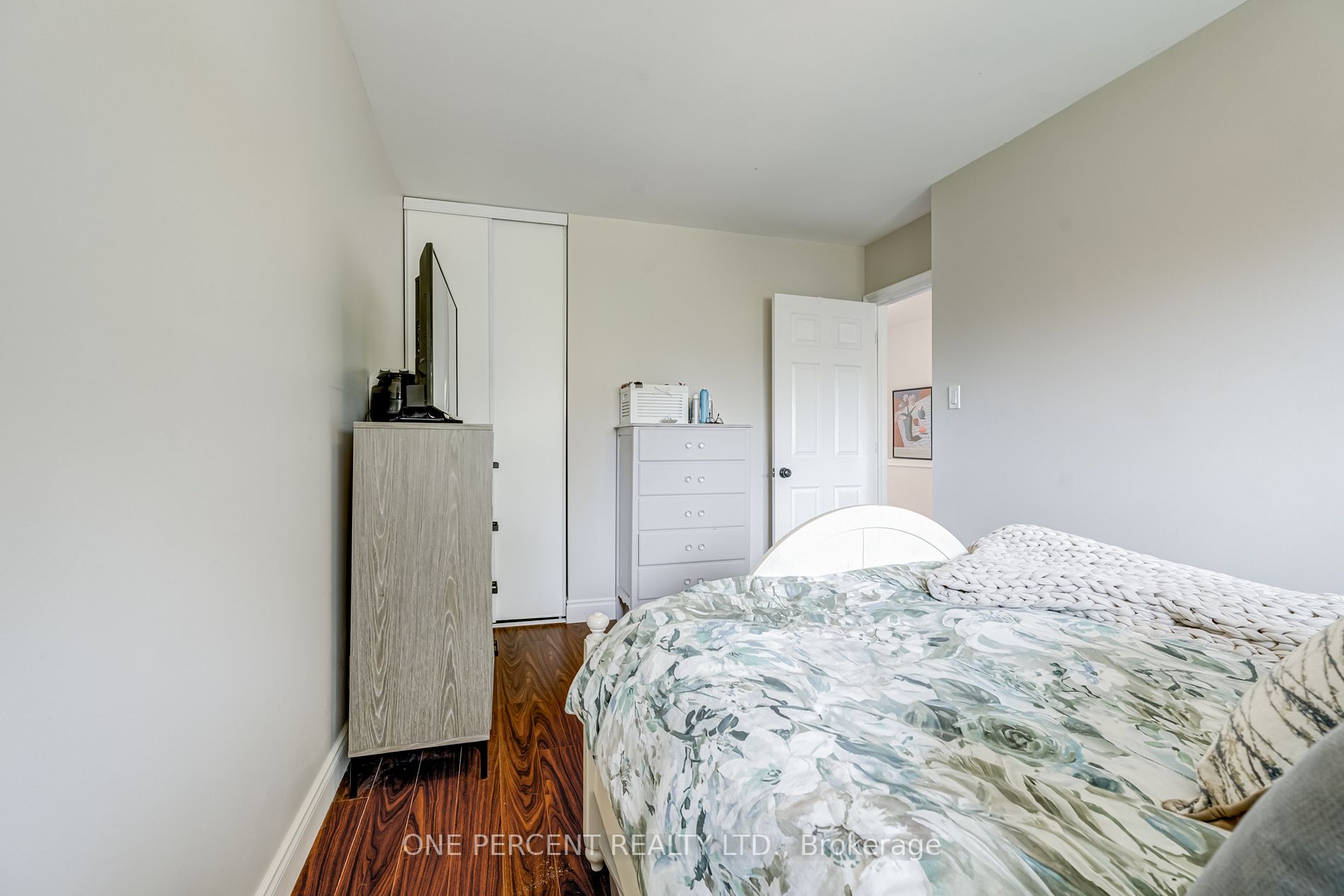702A Krosno Blvd
