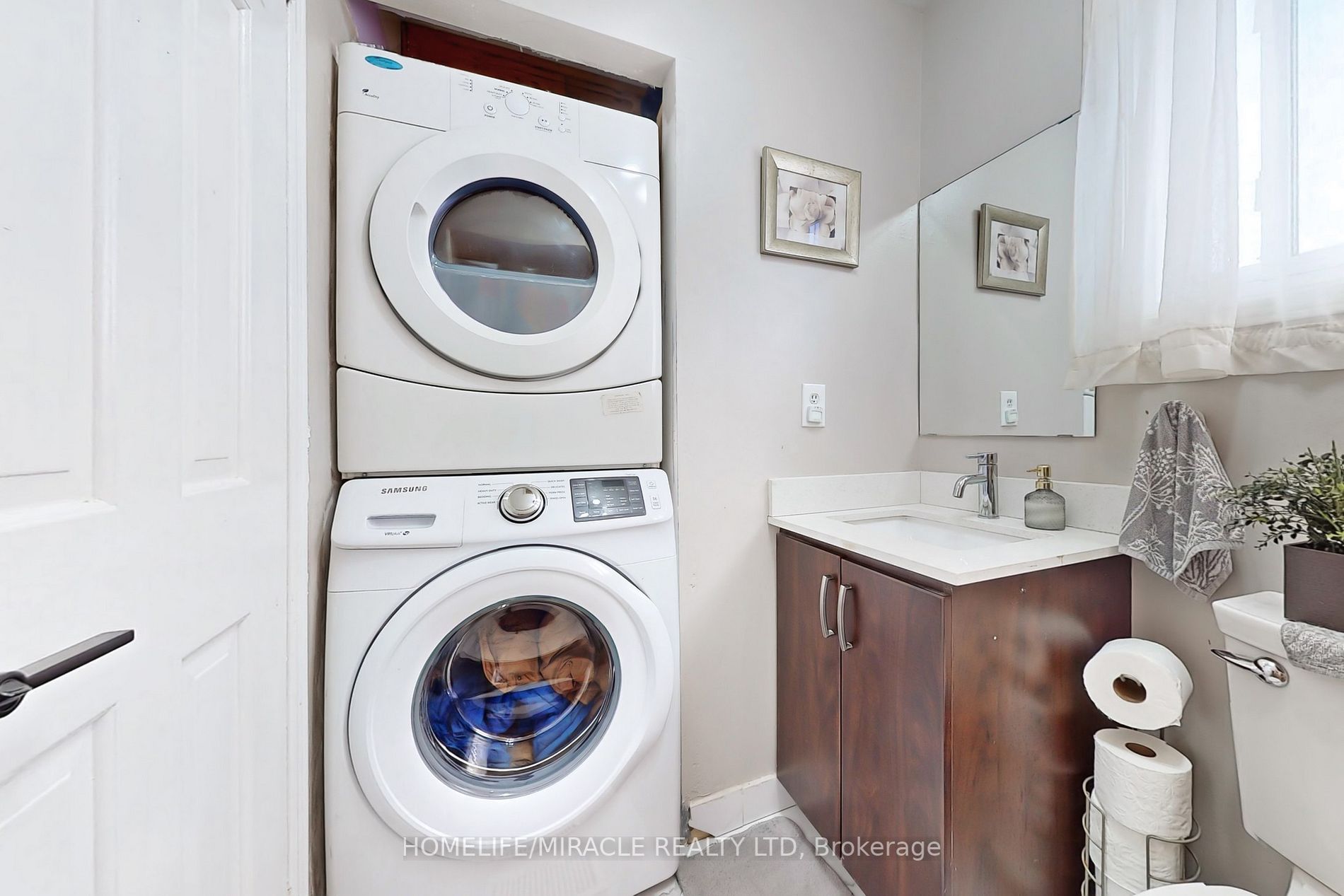 310 Bristol Cres E