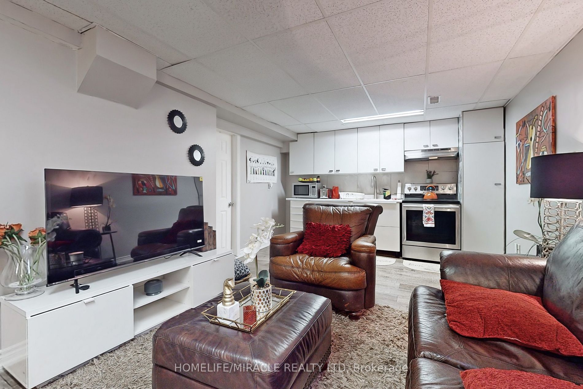 310 Bristol Cres E