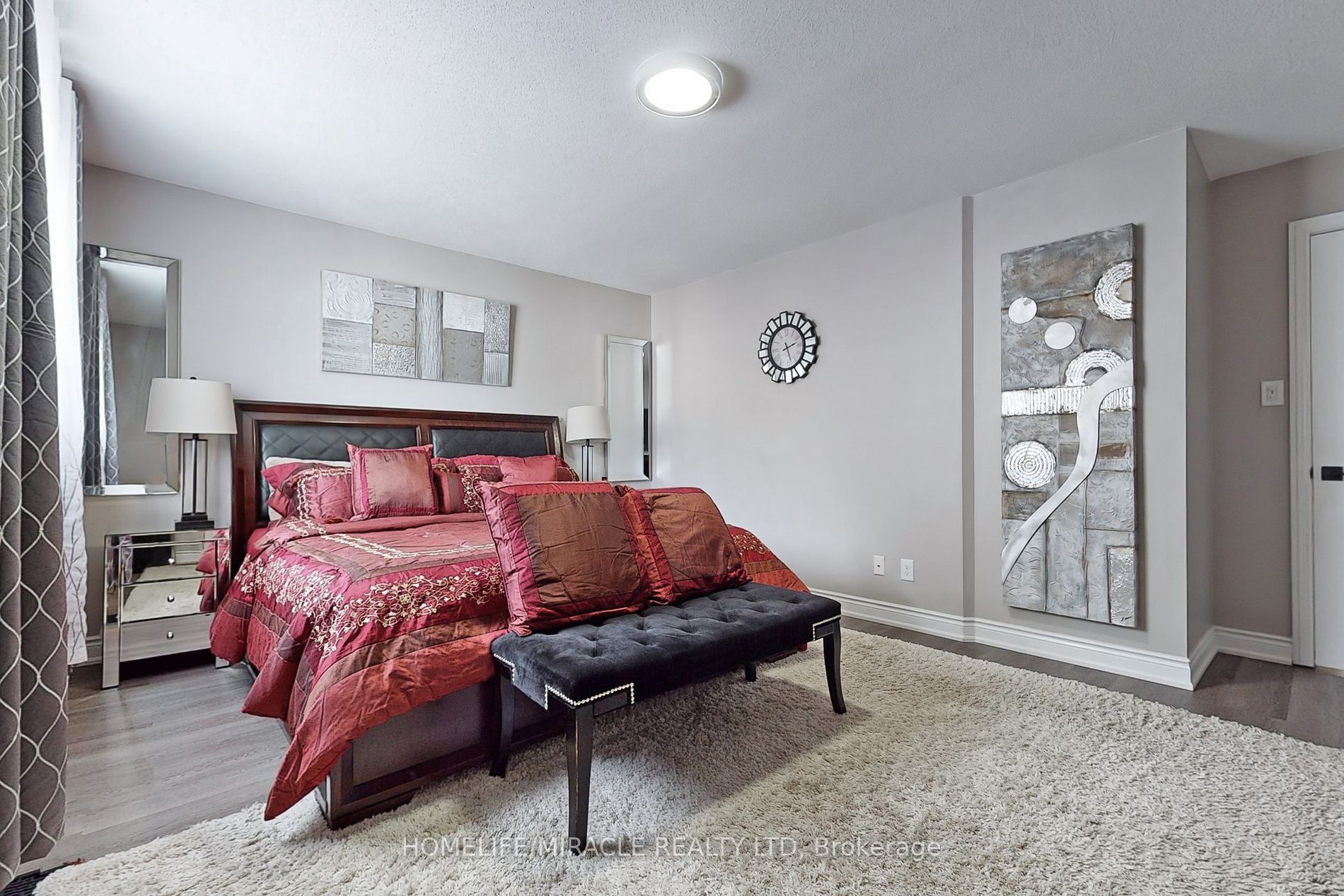 310 Bristol Cres E