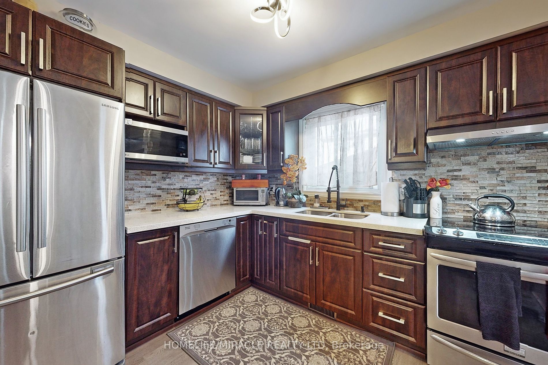 310 Bristol Cres E