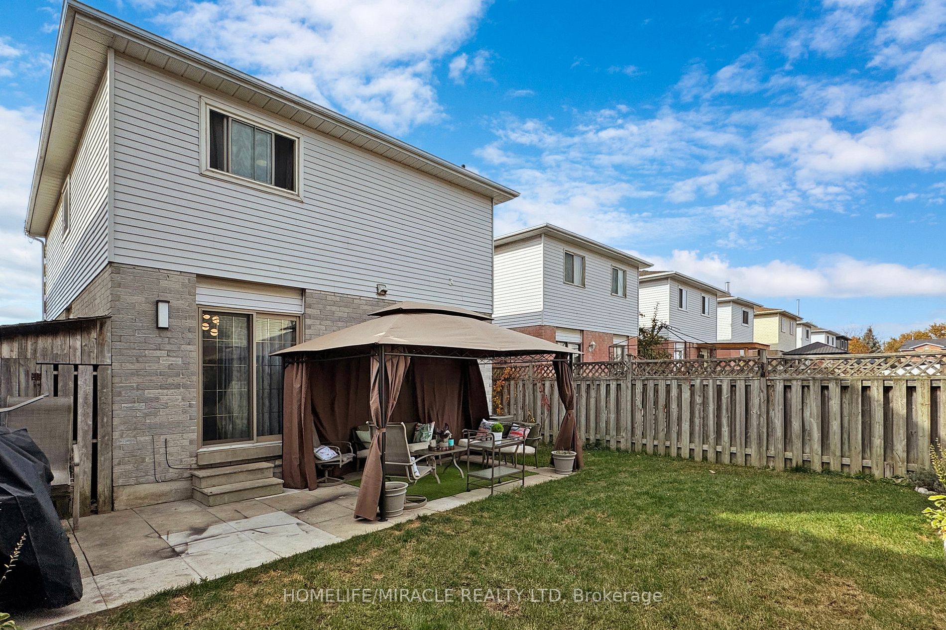 310 Bristol Cres E