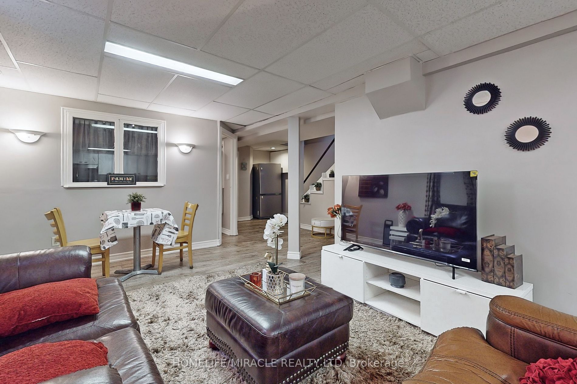 310 Bristol Cres E