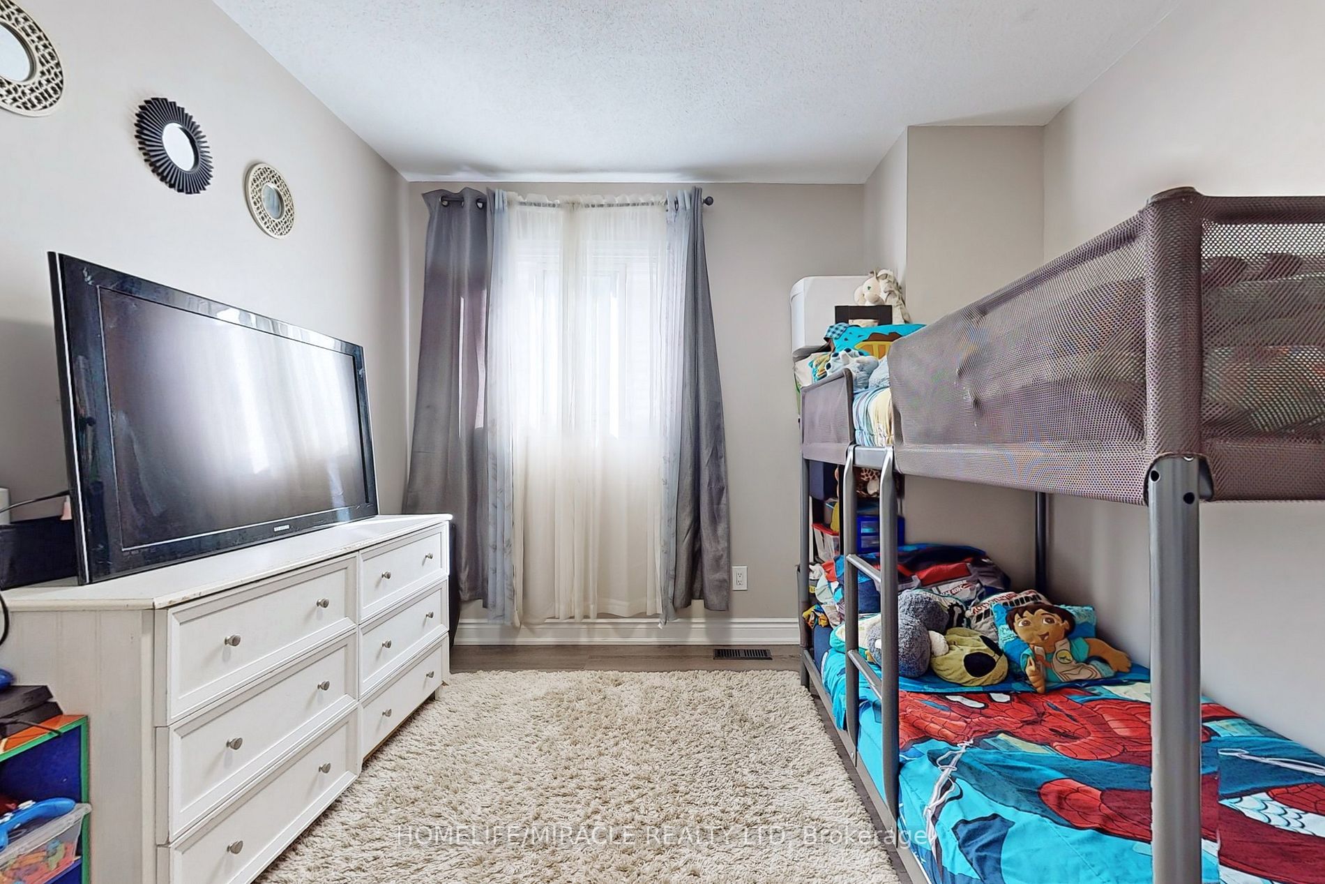 310 Bristol Cres E