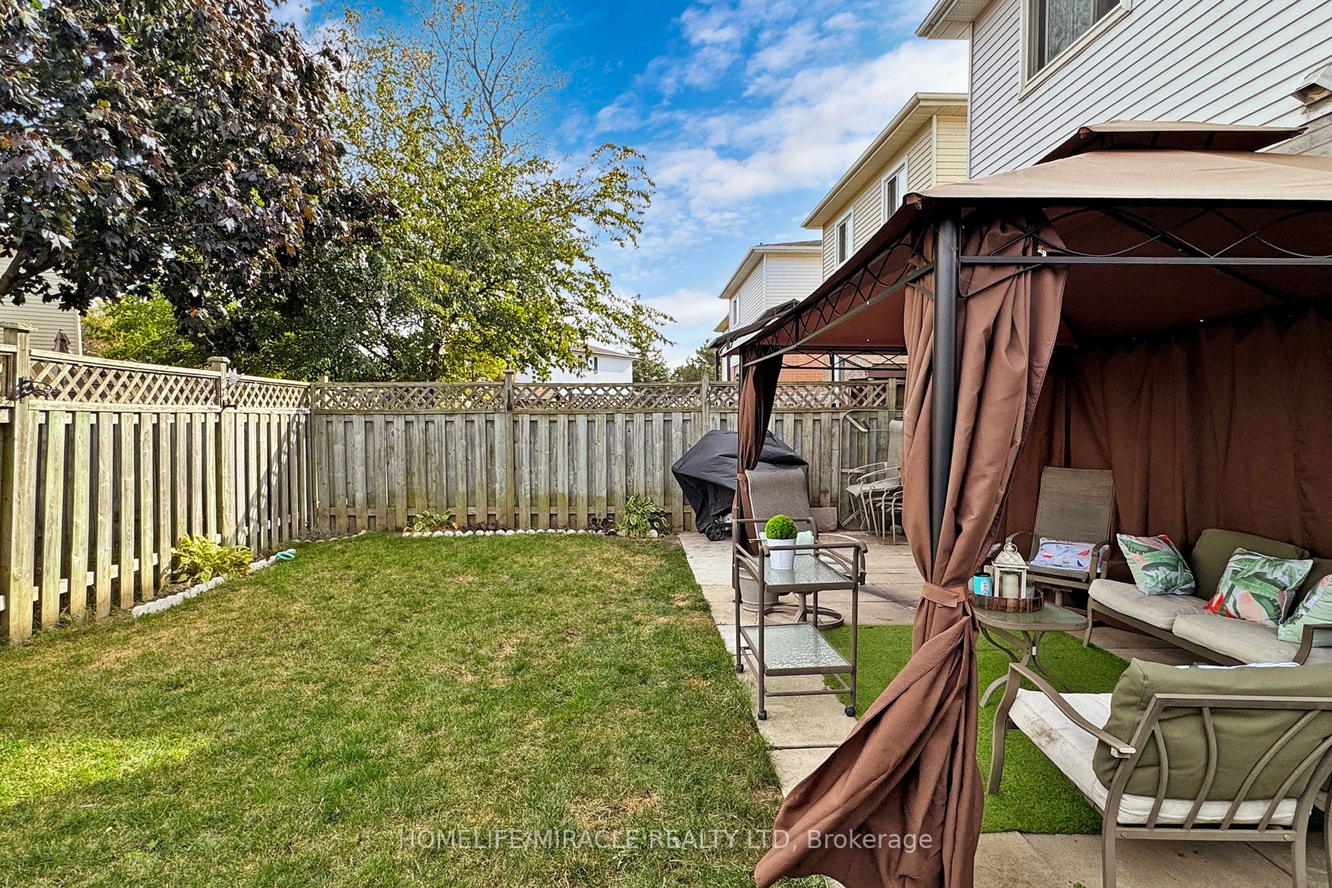 310 Bristol Cres E