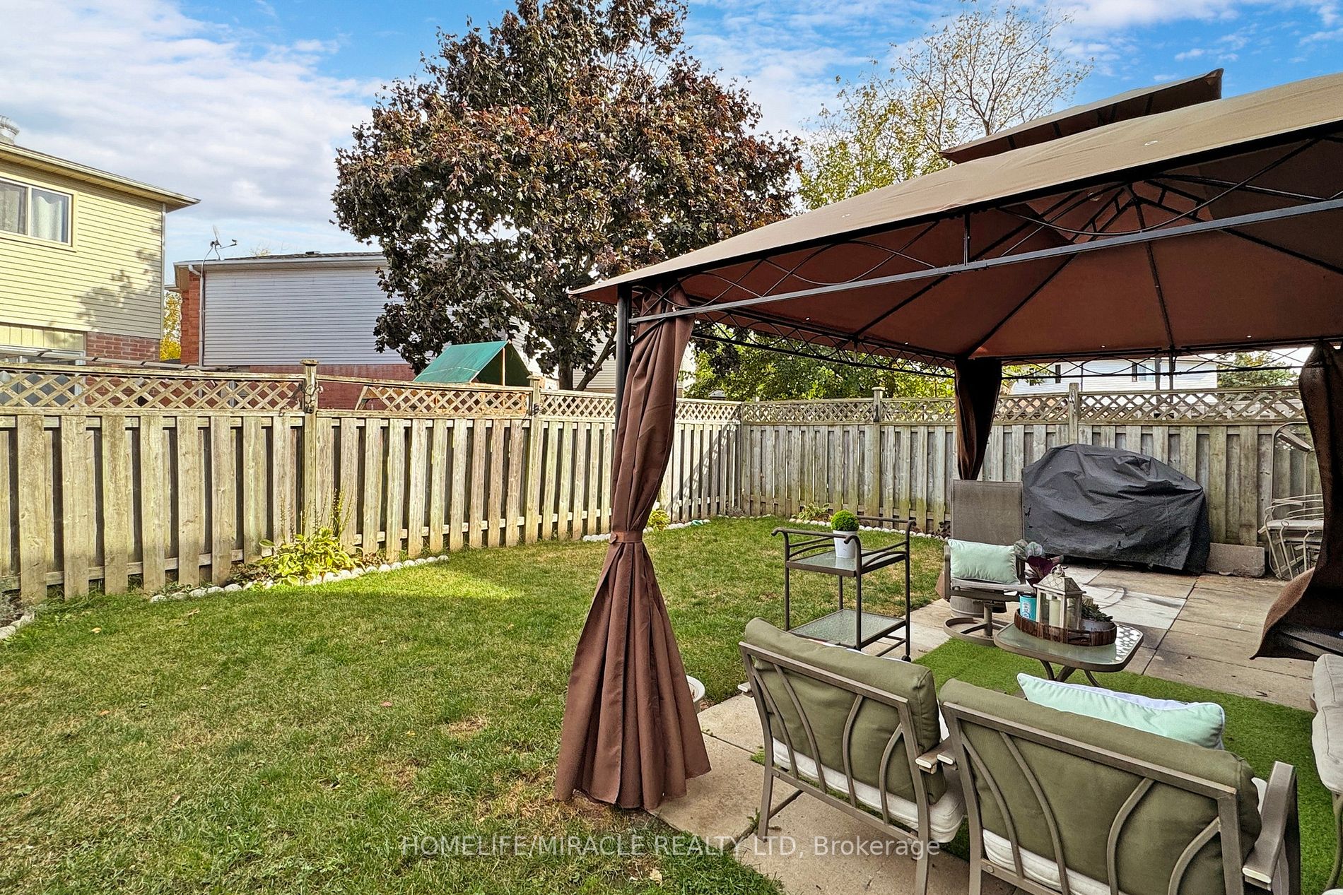 310 Bristol Cres E
