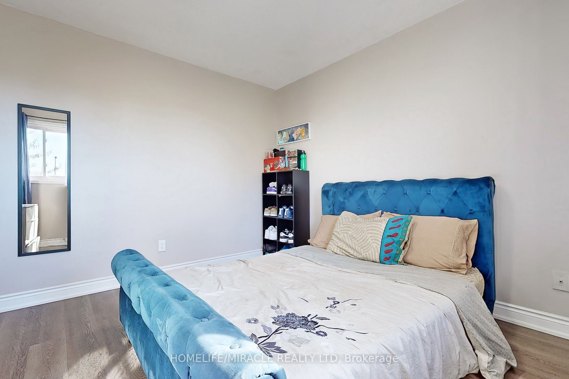 310 Bristol Cres E